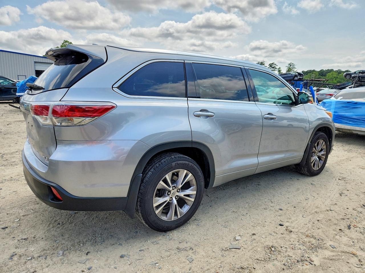 2015 Toyota Highlander Xle Silver vin: 5TDJKRFH4FS182209