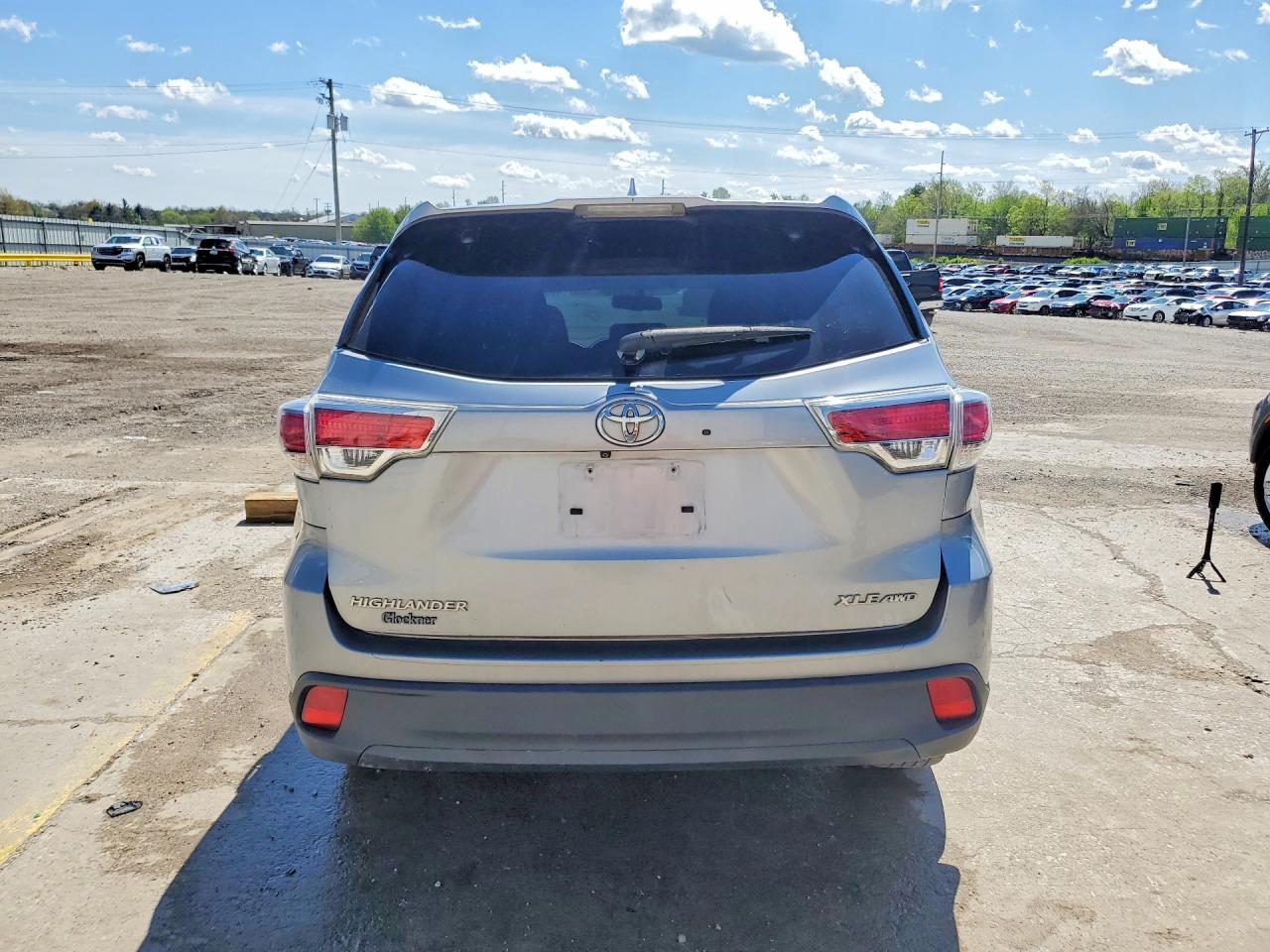 2014 Toyota Highlander Xle Silver vin: 5TDJKRFH5ES054768