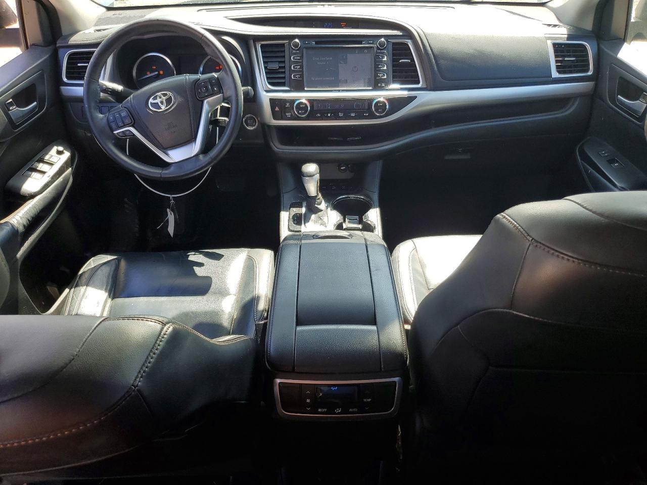 2014 Toyota Highlander Xle Silver vin: 5TDJKRFH5ES054768