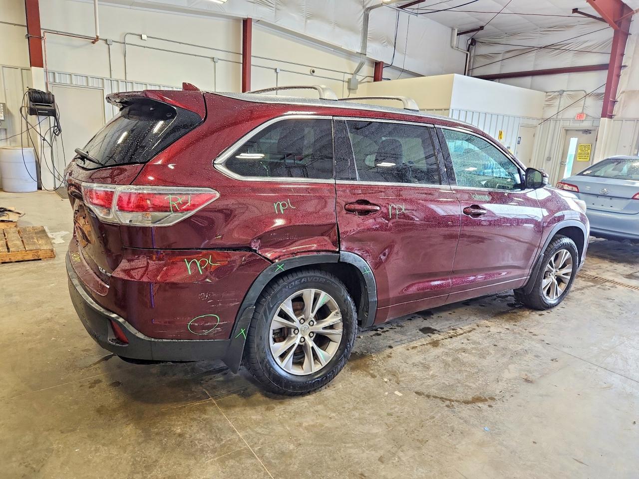 2015 Toyota Highlander Xle Maroon vin: 5TDJKRFH5FS148084