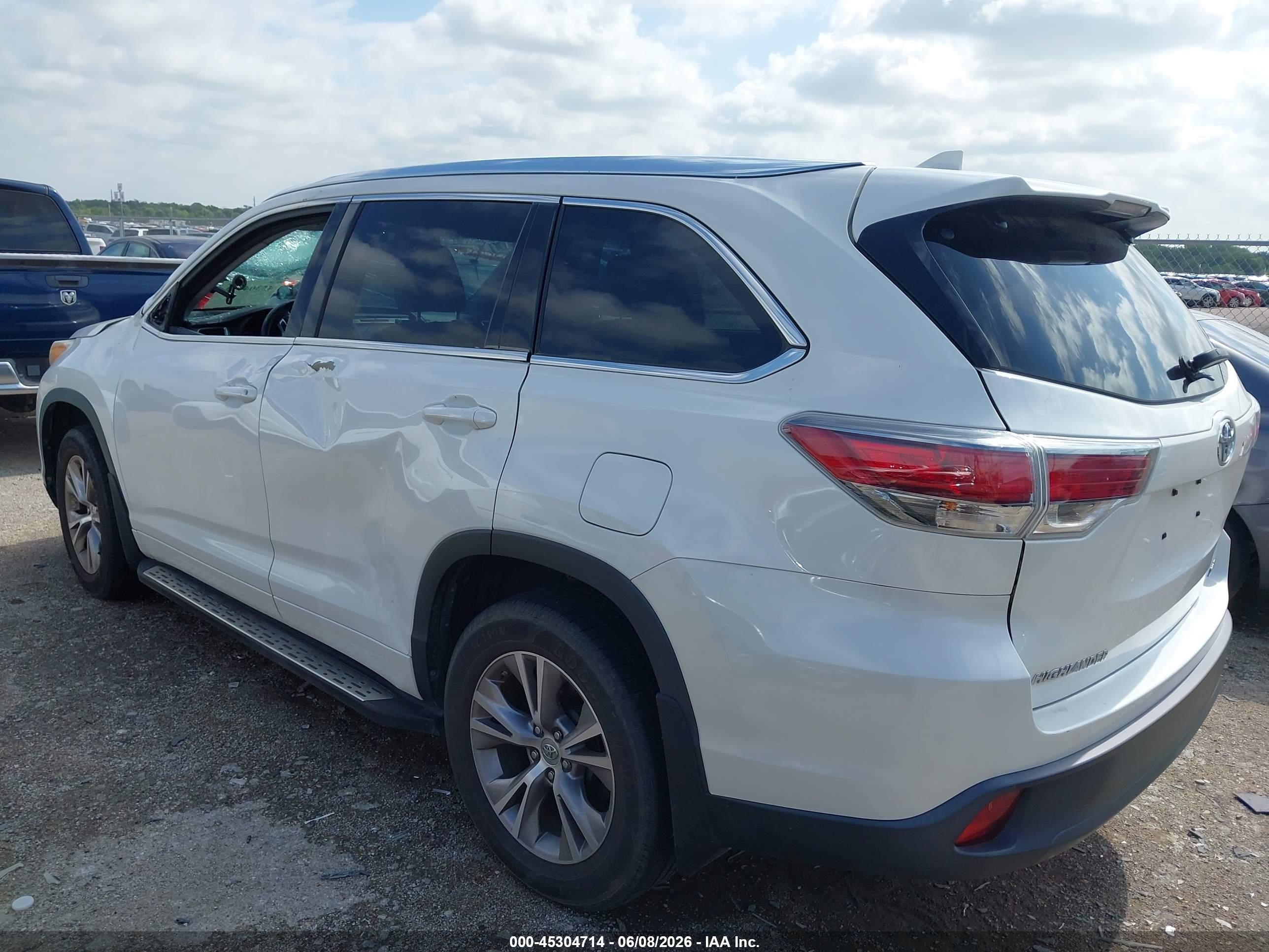 2015 Toyota Highlander Xle V6 White vin: 5TDJKRFH5FS149655