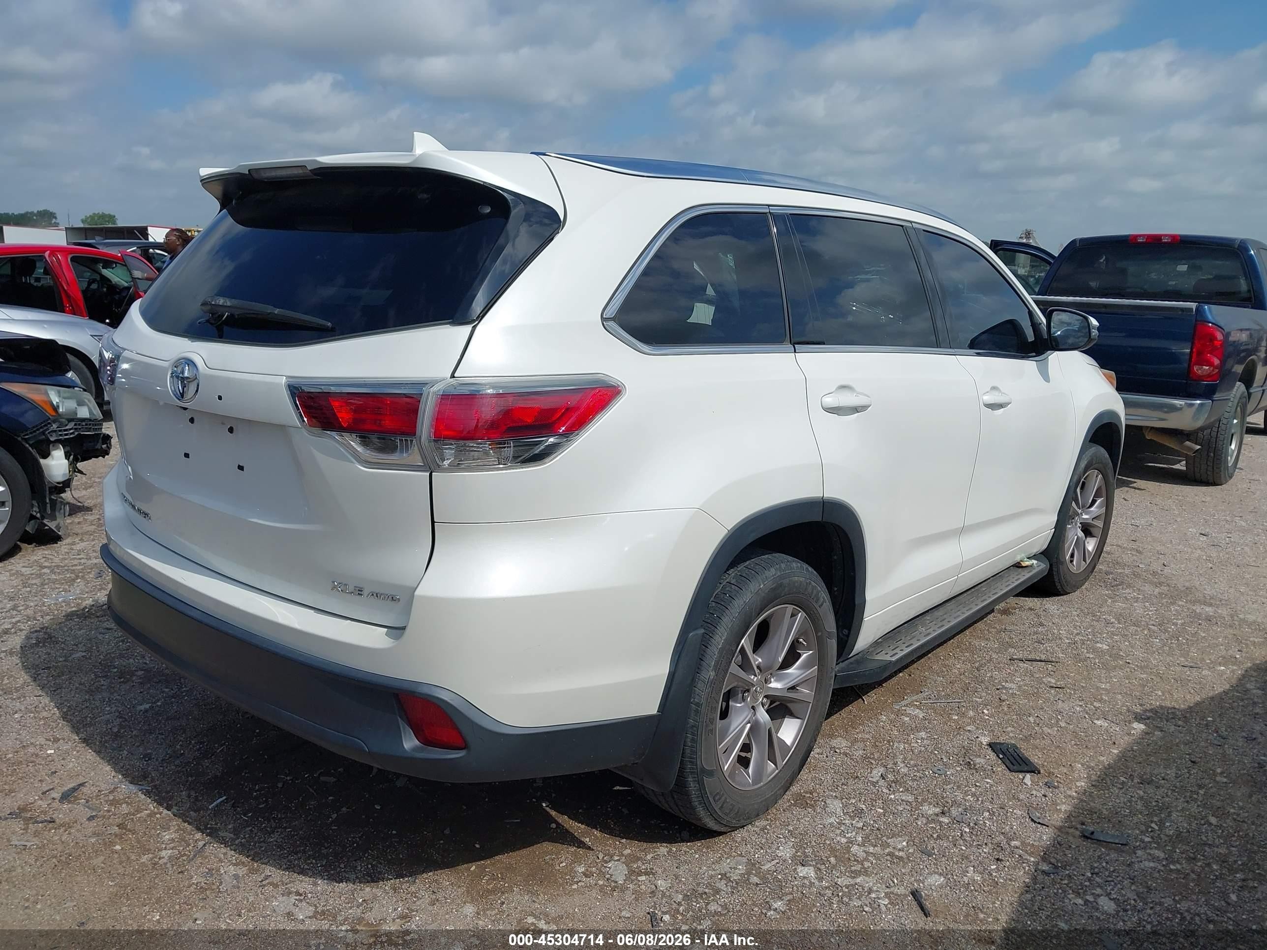 2015 Toyota Highlander Xle V6 White vin: 5TDJKRFH5FS149655