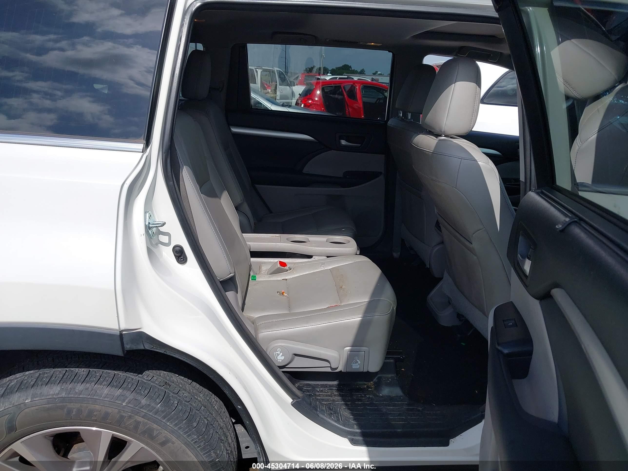 2015 Toyota Highlander Xle V6 White vin: 5TDJKRFH5FS149655