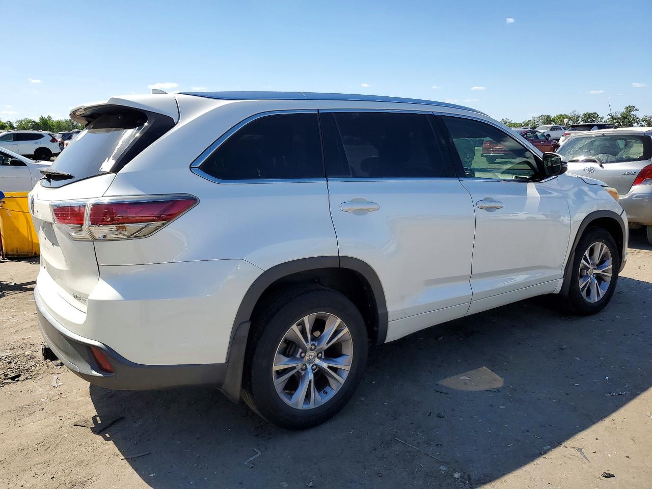 2015 Toyota Highlander Xle White vin: 5TDJKRFH5FS155794