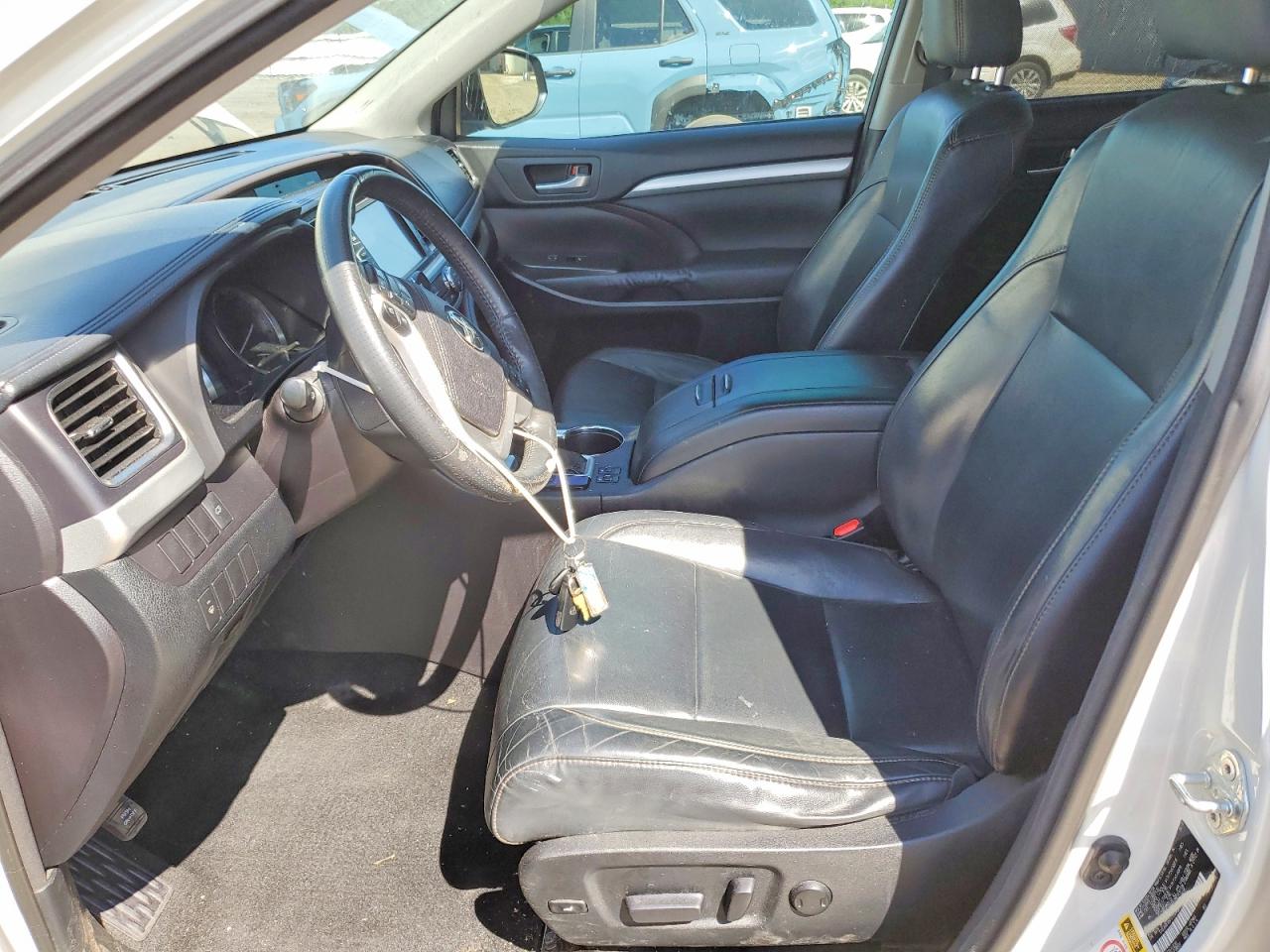 2015 Toyota Highlander Xle White vin: 5TDJKRFH5FS155794