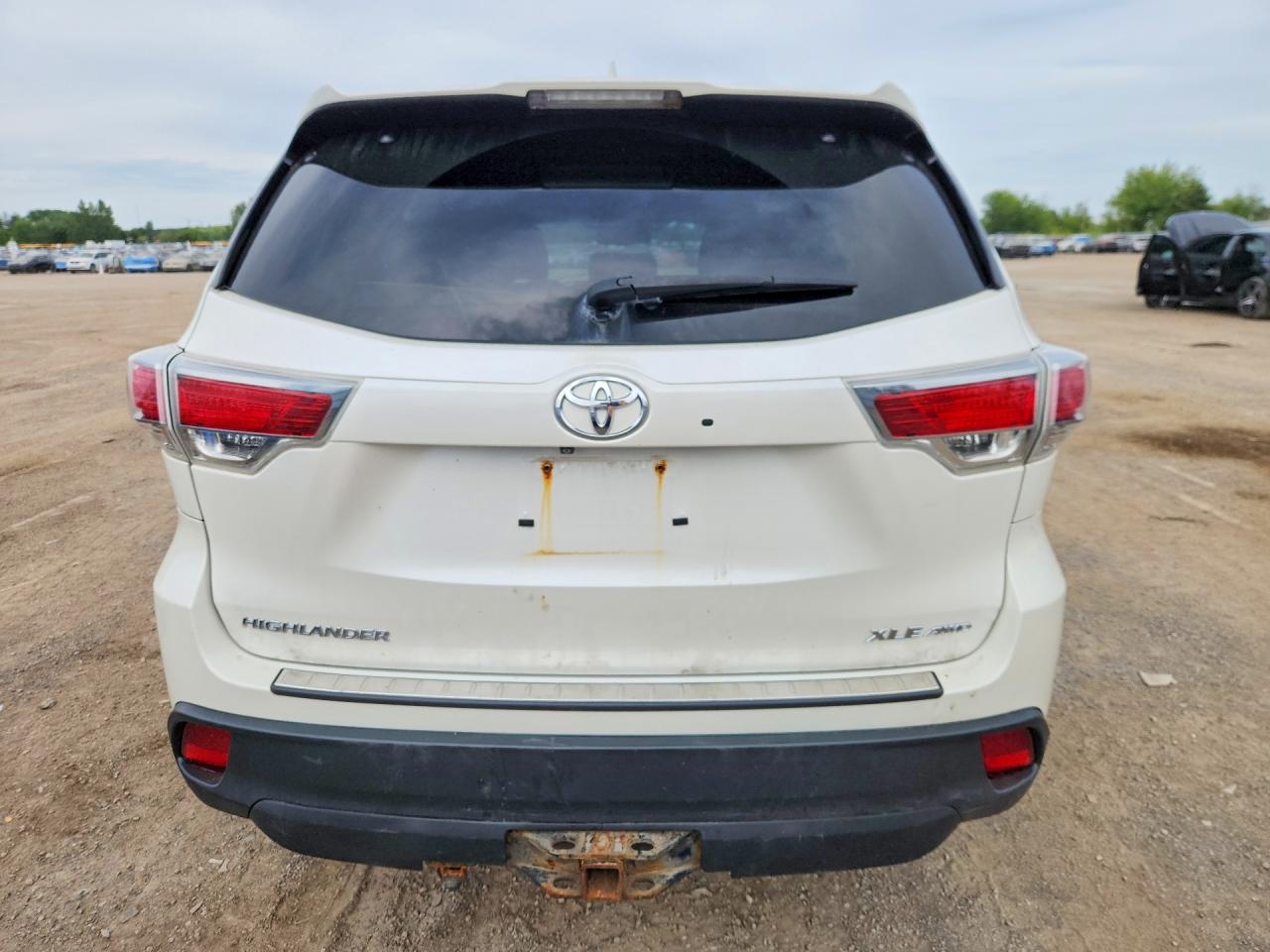 2015 Toyota Highlander Xle White vin: 5TDJKRFH5FS199939