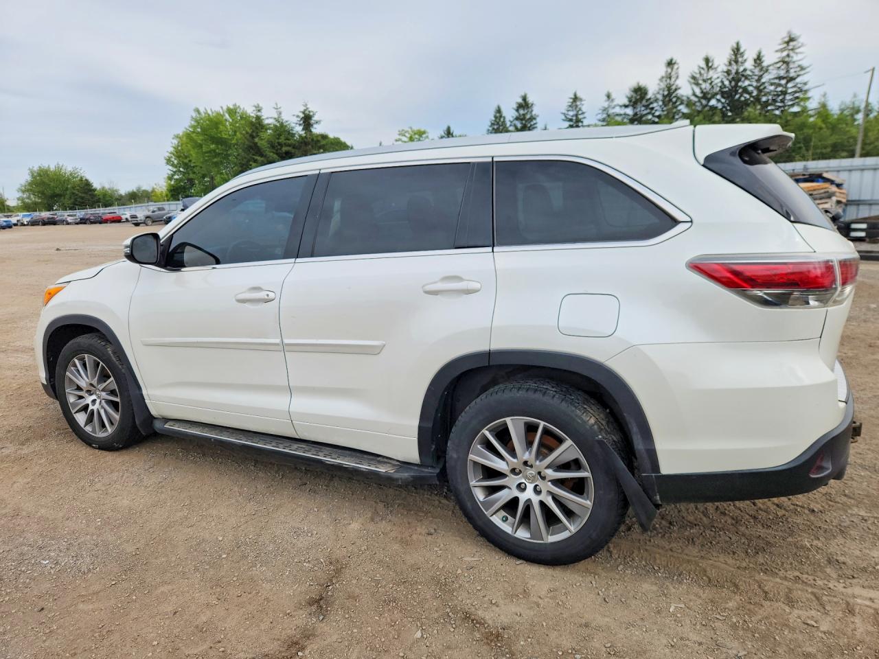 2015 Toyota Highlander Xle White vin: 5TDJKRFH5FS199939