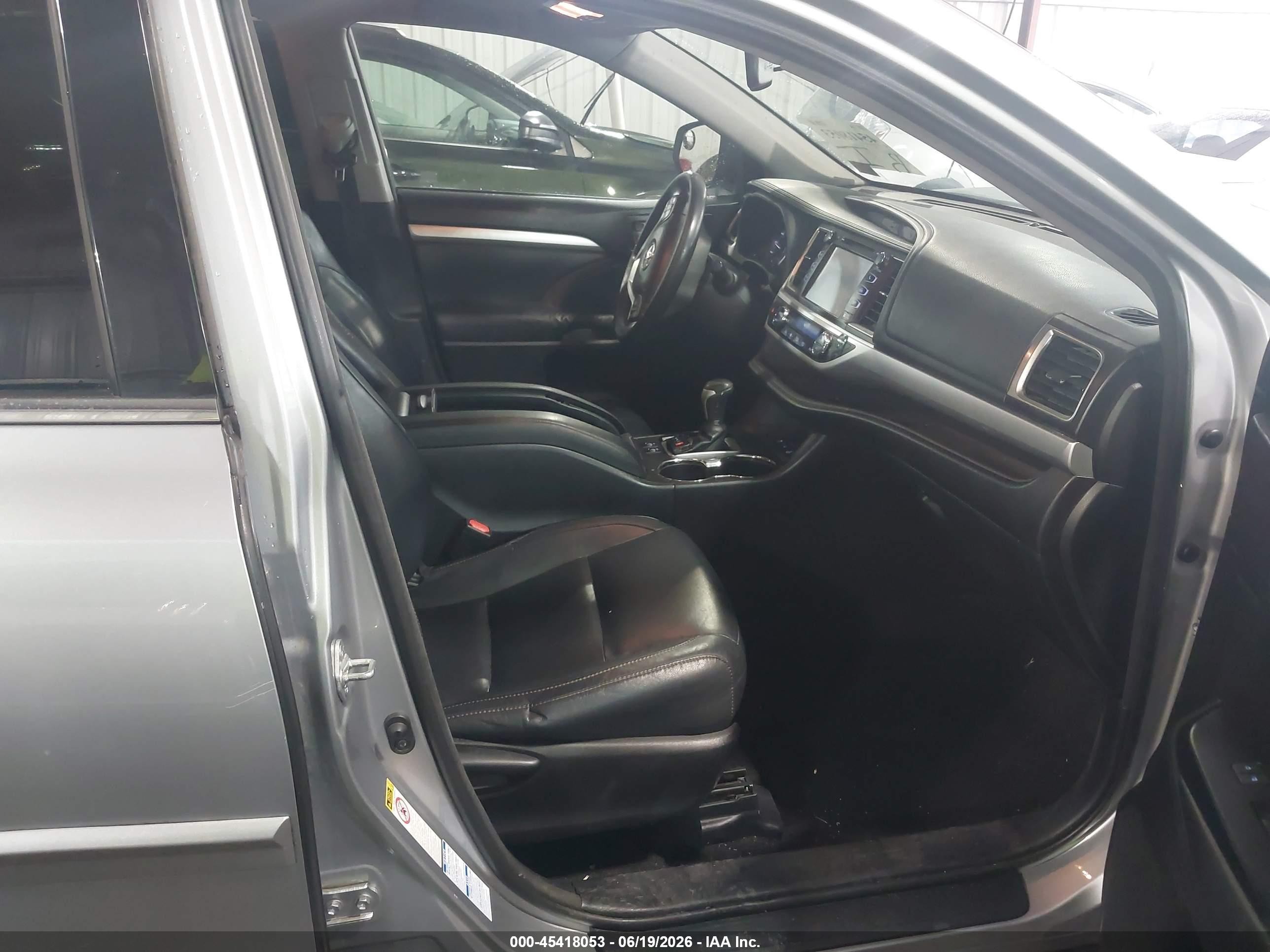 2015 Toyota Highlander Xle V6 Серый vin: 5TDJKRFH5FS208011