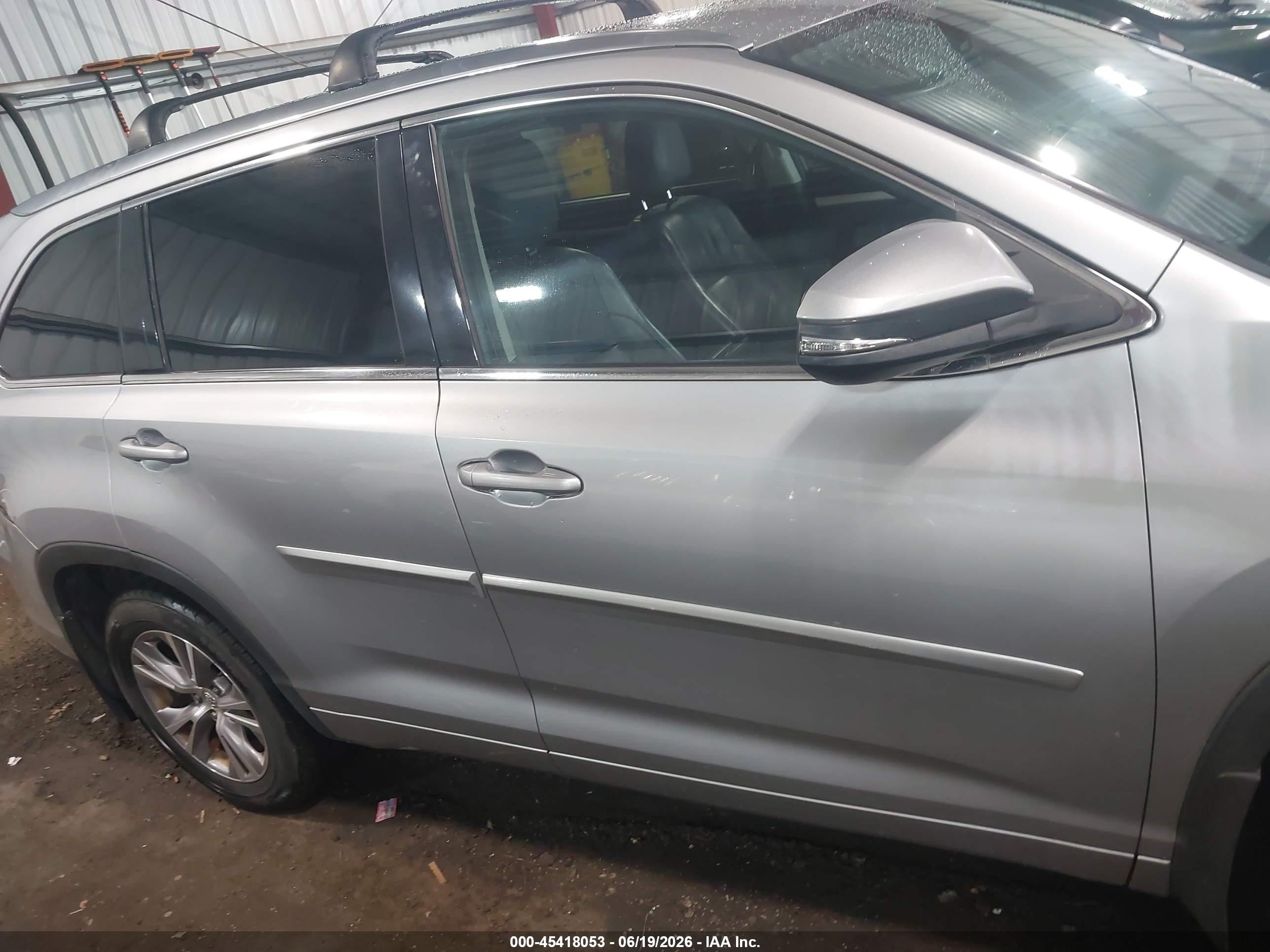 2015 Toyota Highlander Xle V6 Серый vin: 5TDJKRFH5FS208011