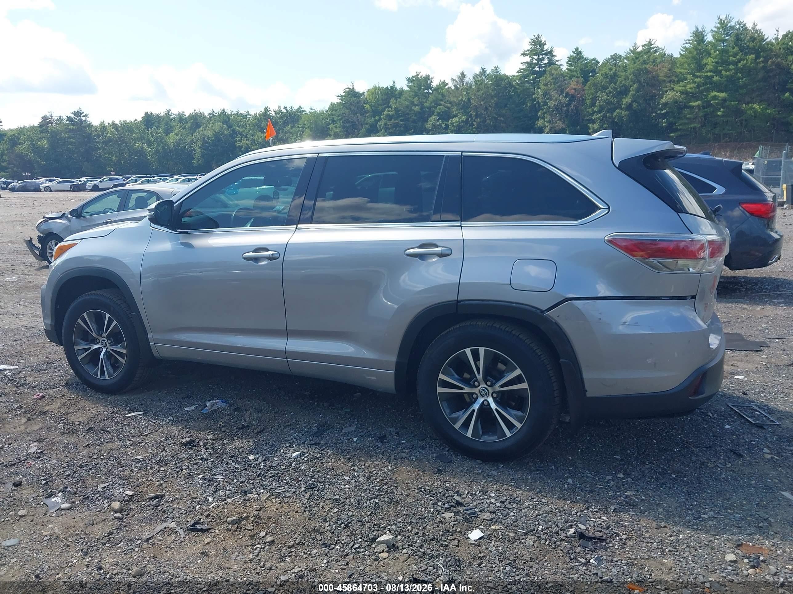2016 Toyota Highlander Xle V6 Silver vin: 5TDJKRFH5GS259722