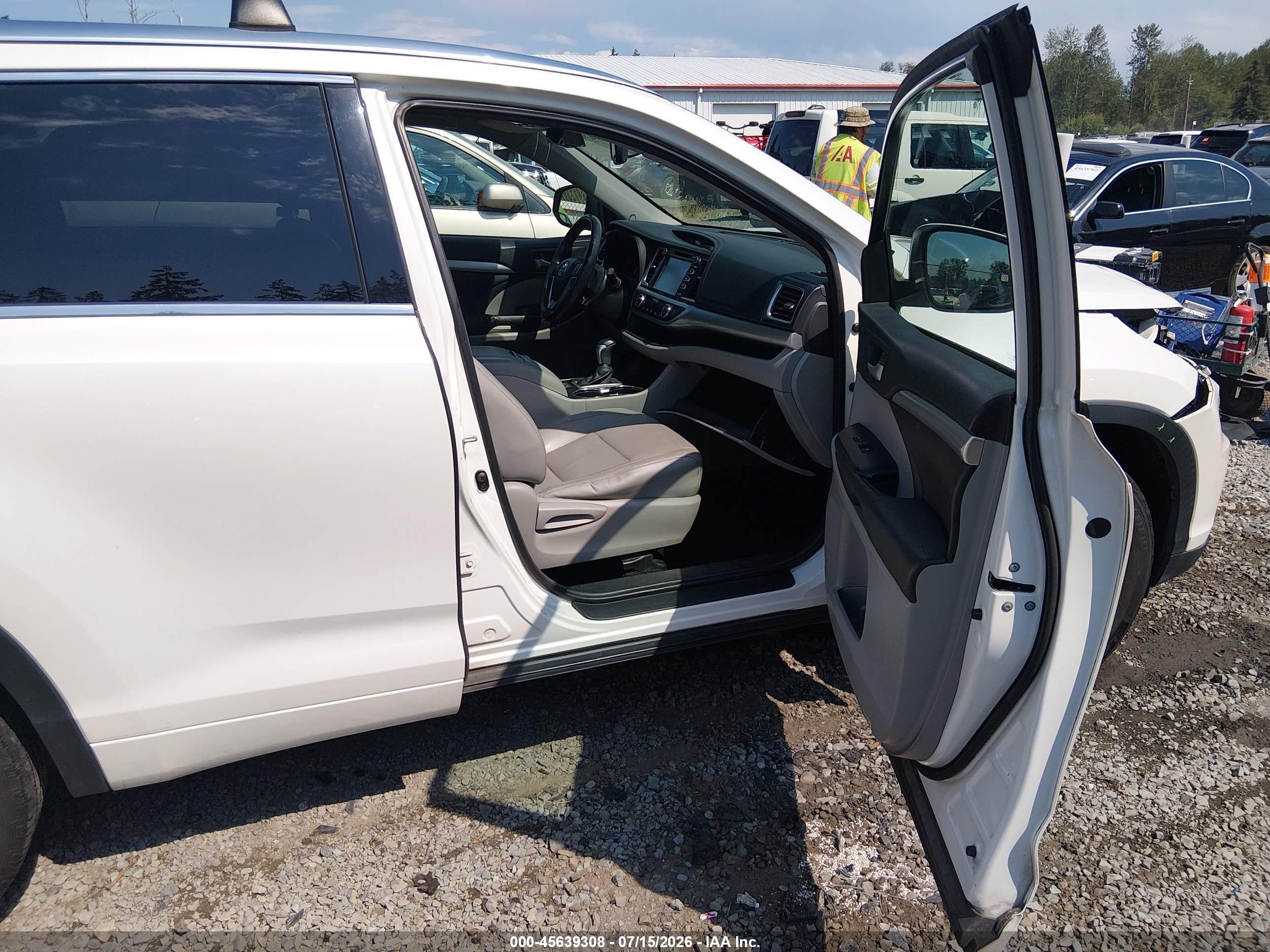 2015 Toyota Highlander Xle V6 White vin: 5TDJKRFH6FS109634