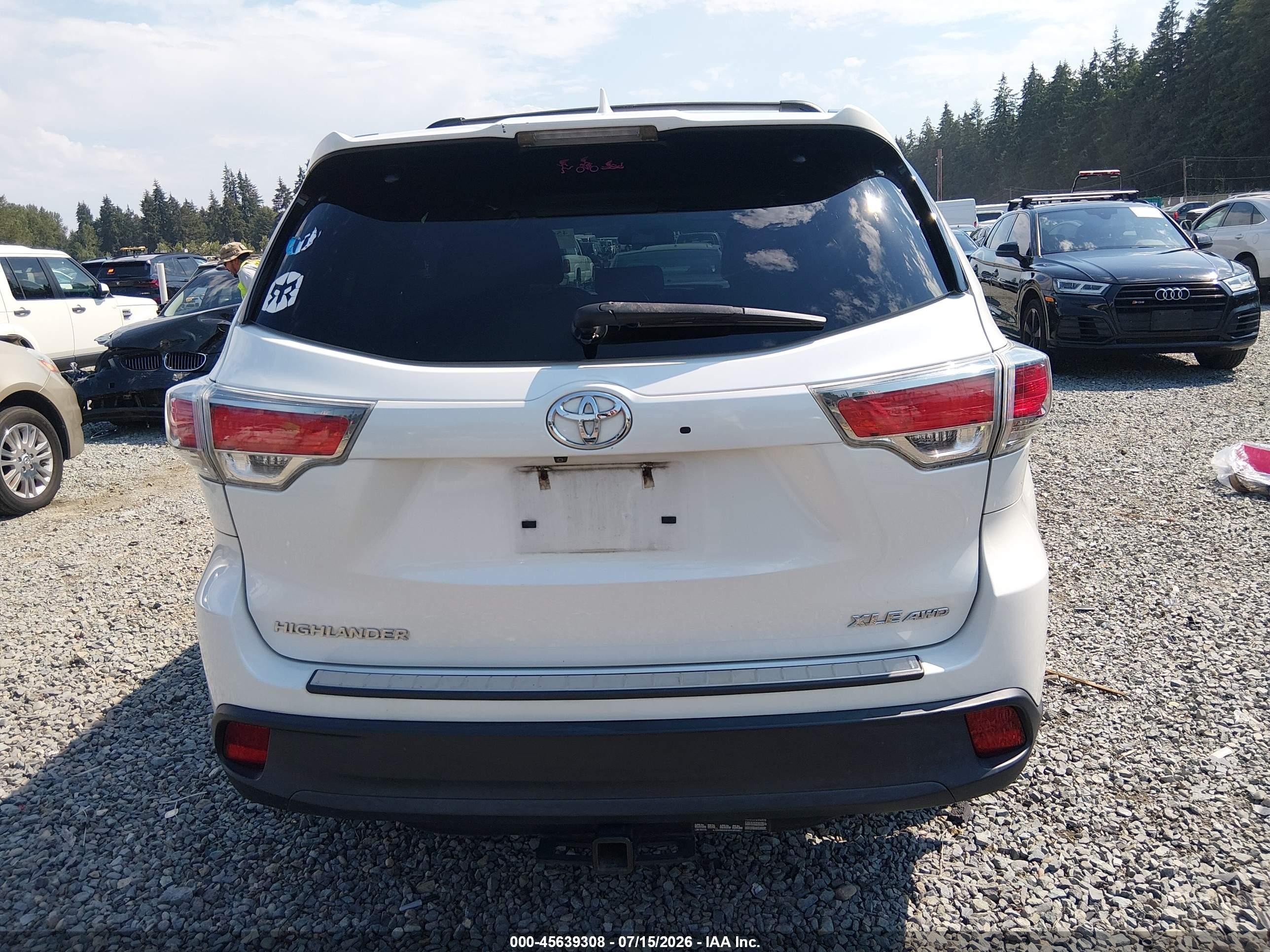 2015 Toyota Highlander Xle V6 White vin: 5TDJKRFH6FS109634