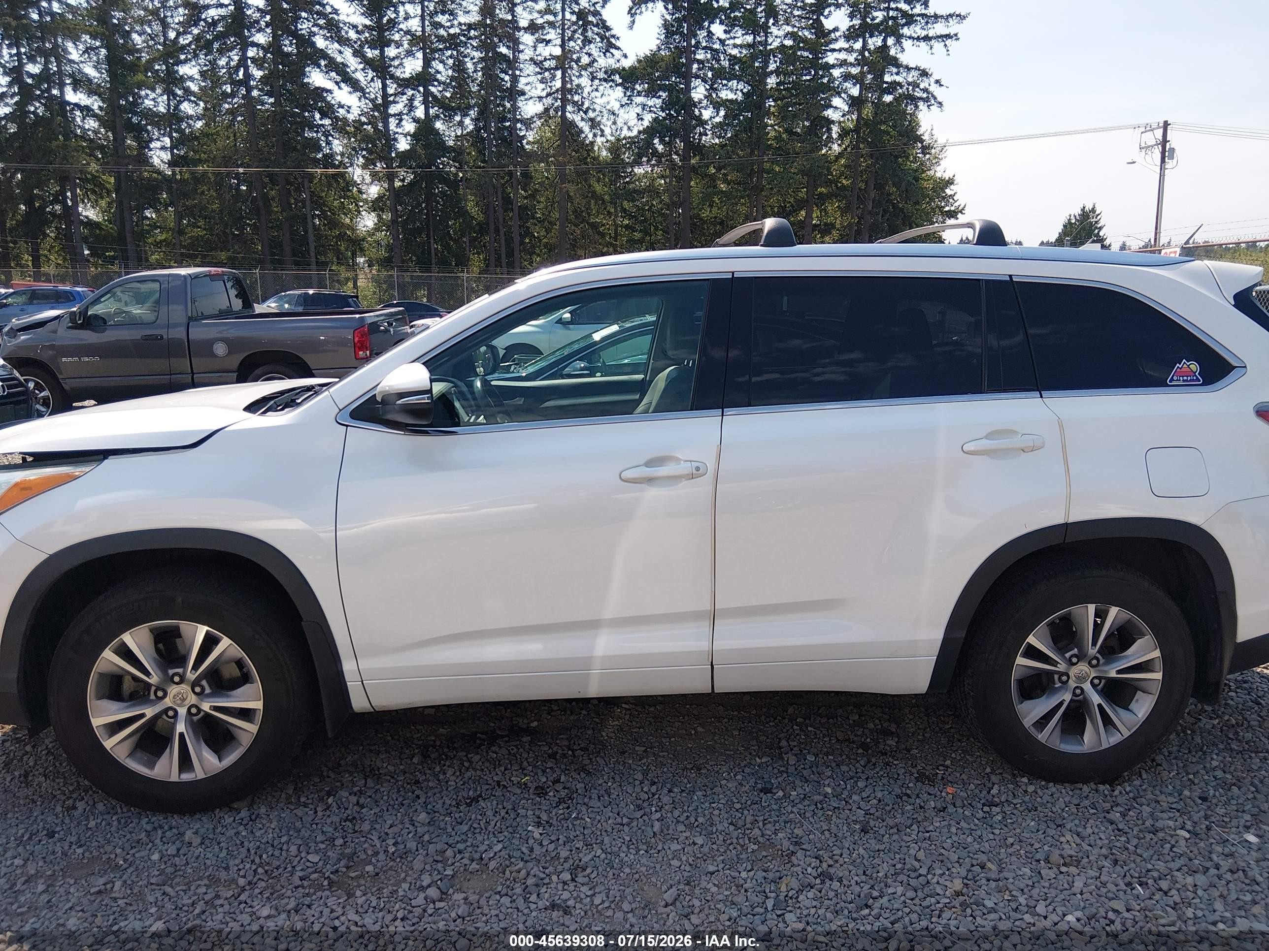 2015 Toyota Highlander Xle V6 White vin: 5TDJKRFH6FS109634