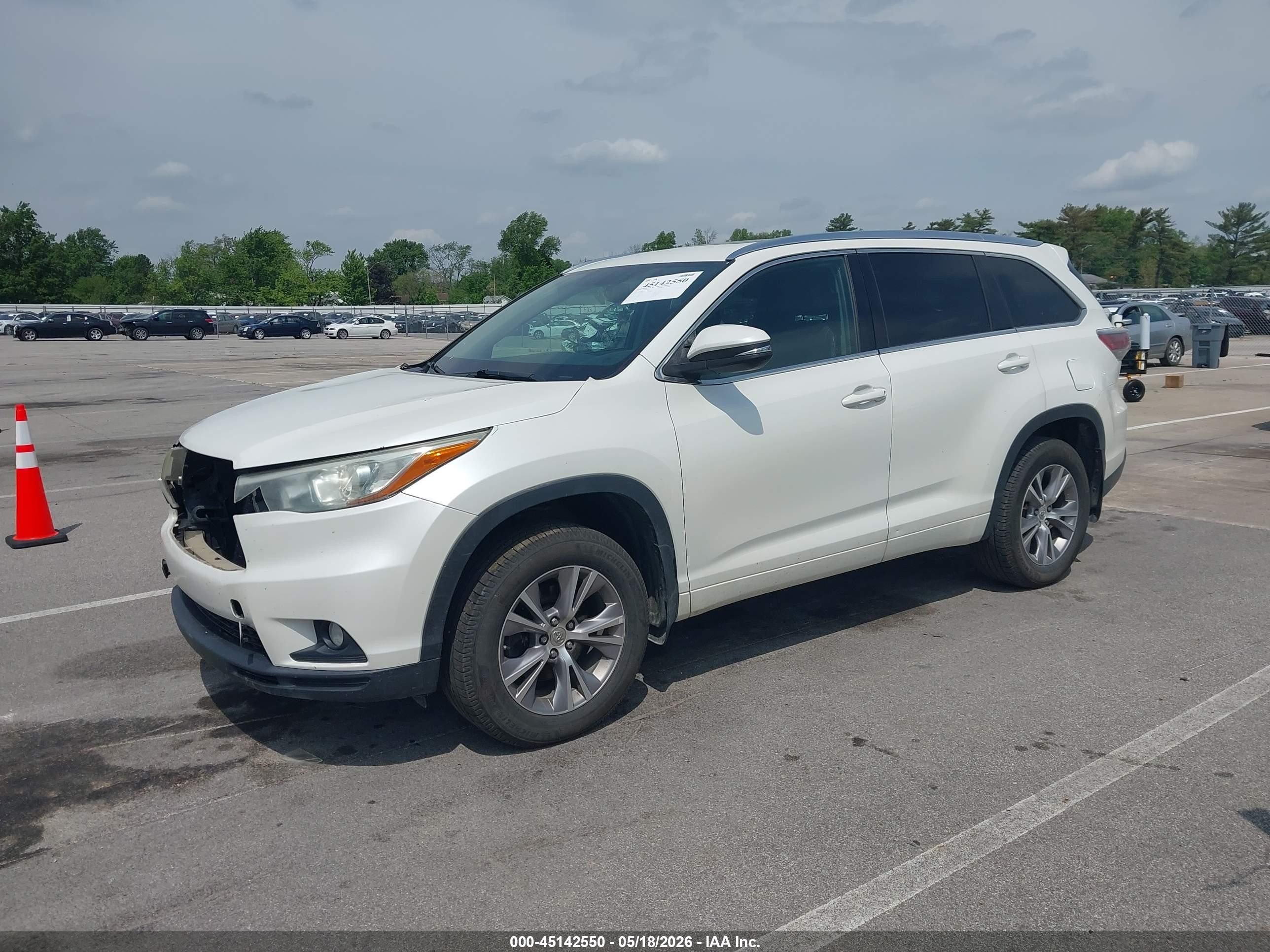 2015 Toyota Highlander Xle V6 White vin: 5TDJKRFH6FS167260