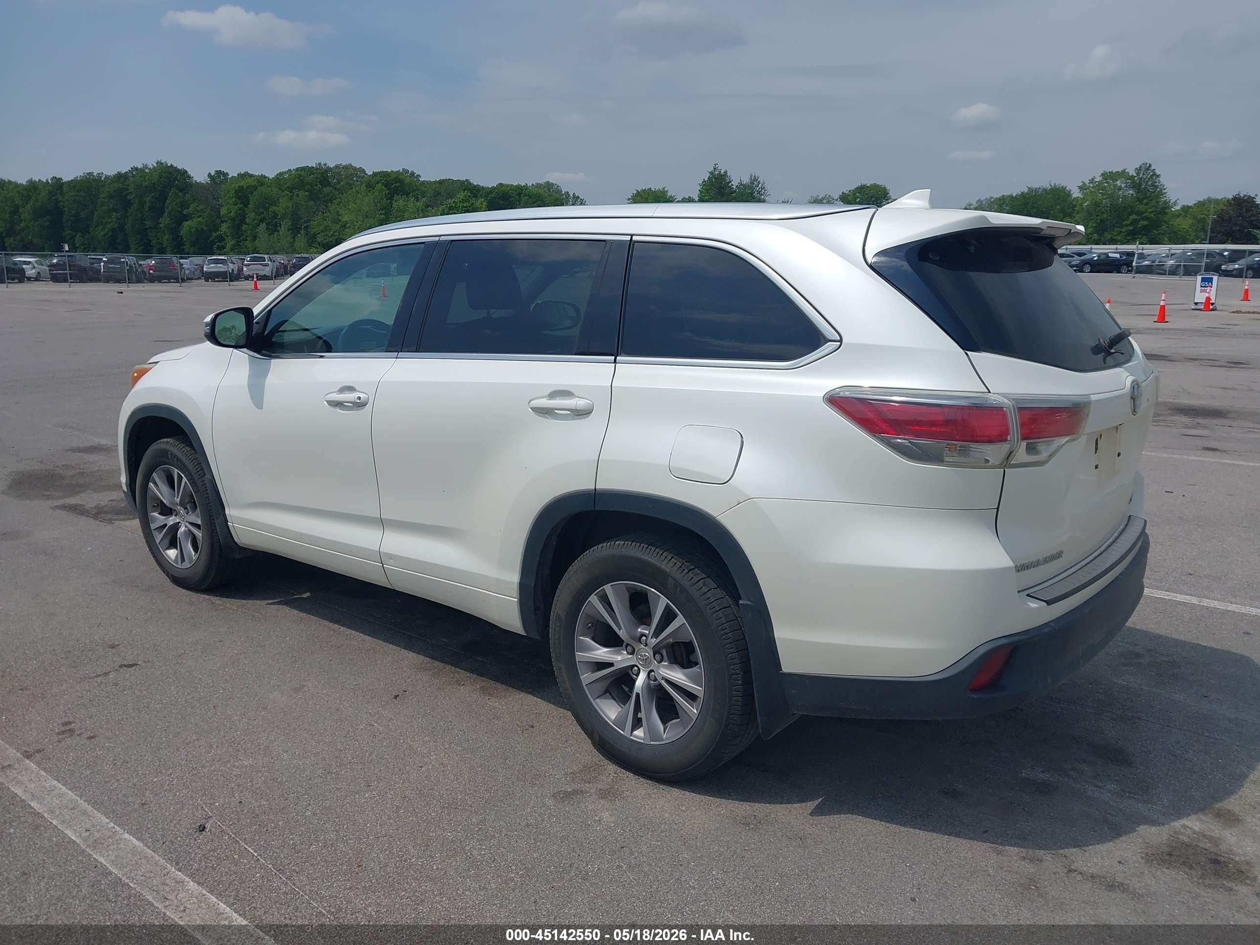 2015 Toyota Highlander Xle V6 White vin: 5TDJKRFH6FS167260