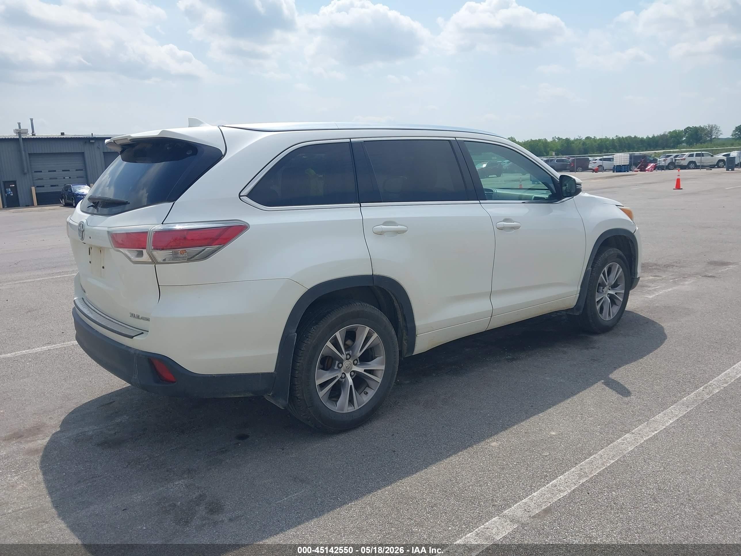 2015 Toyota Highlander Xle V6 White vin: 5TDJKRFH6FS167260