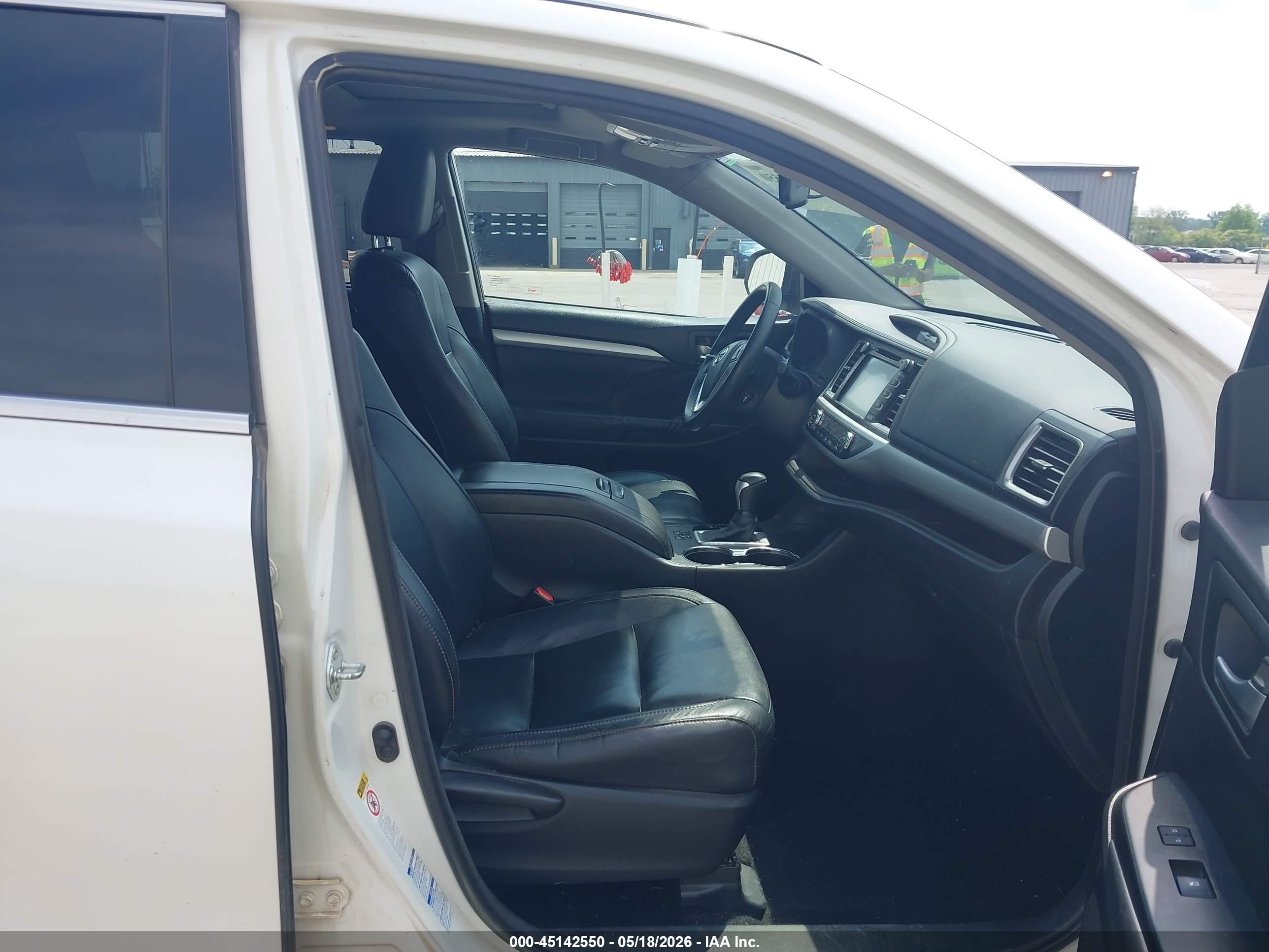 2015 Toyota Highlander Xle V6 White vin: 5TDJKRFH6FS167260