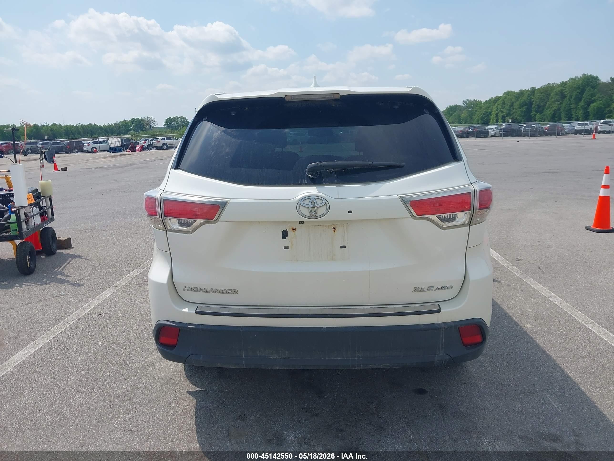2015 Toyota Highlander Xle V6 White vin: 5TDJKRFH6FS167260