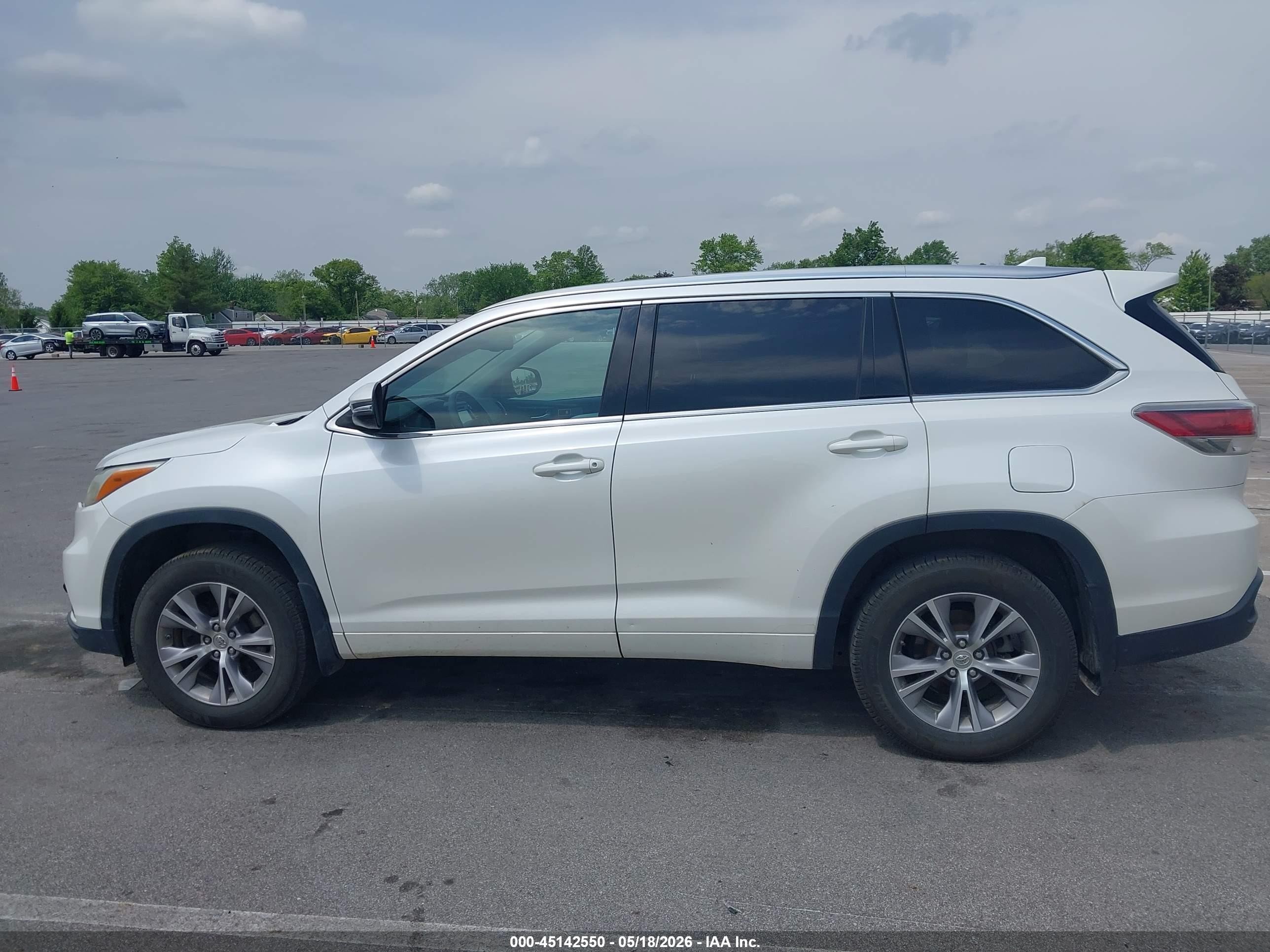 2015 Toyota Highlander Xle V6 White vin: 5TDJKRFH6FS167260