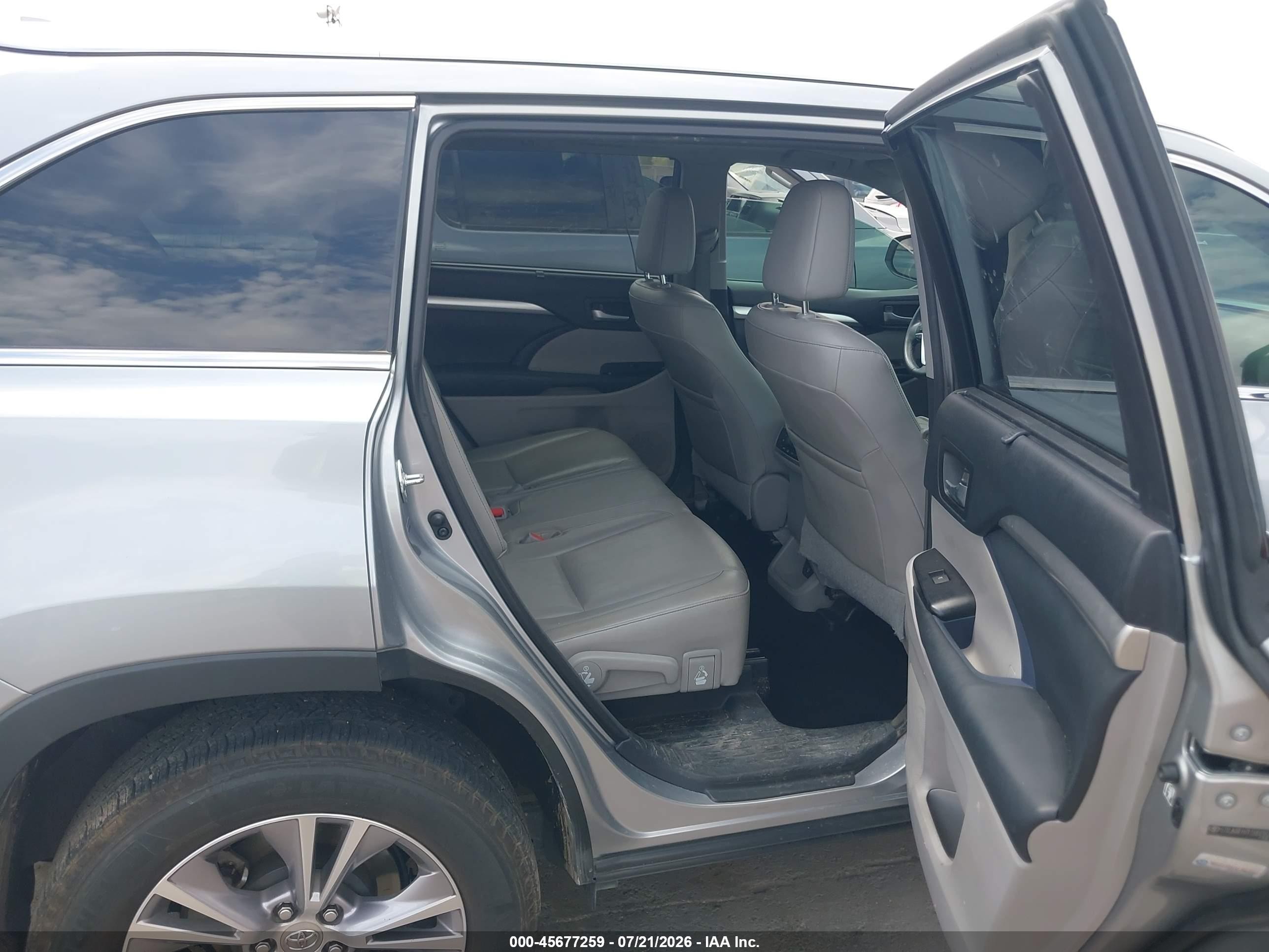 2014 Toyota Highlander Xle V6 Silver vin: 5TDJKRFH7ES007659