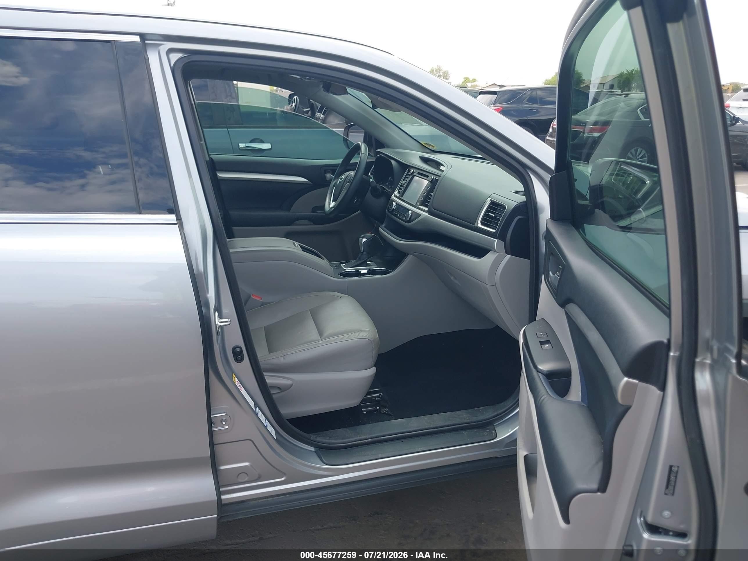 2014 Toyota Highlander Xle V6 Silver vin: 5TDJKRFH7ES007659