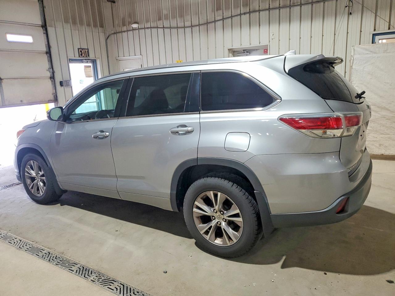 2015 Toyota Highlander Xle Серебряный vin: 5TDJKRFH7FS072061