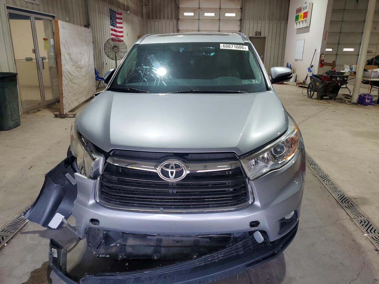 2015 Toyota Highlander Xle Серебряный vin: 5TDJKRFH7FS072061