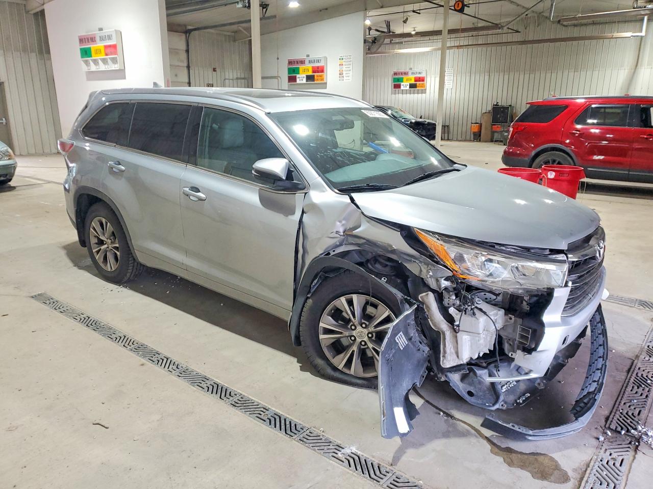 2015 Toyota Highlander Xle Серебряный vin: 5TDJKRFH7FS072061