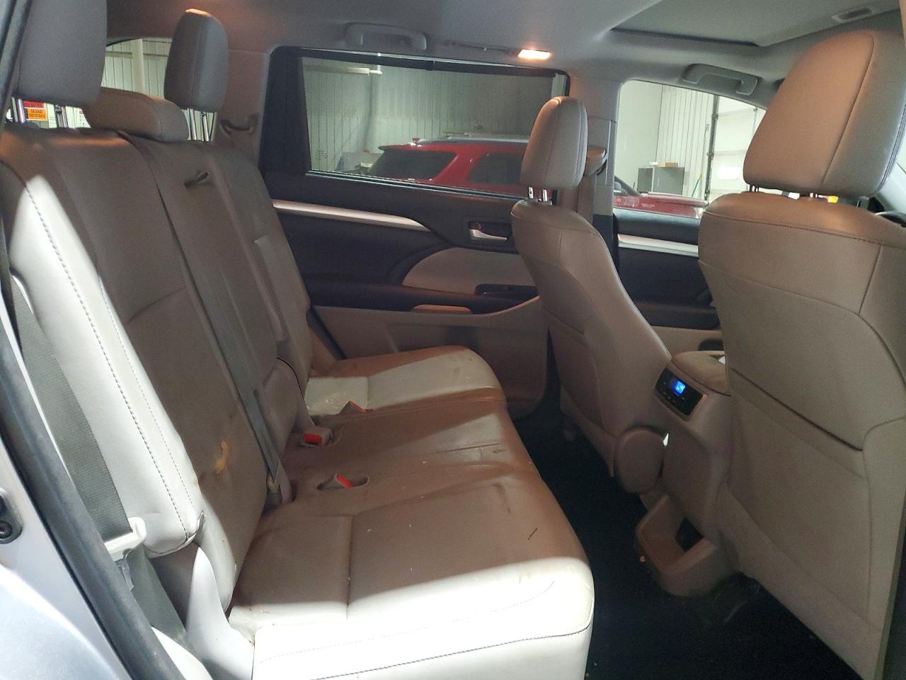 2015 Toyota Highlander Xle Серебряный vin: 5TDJKRFH7FS072061