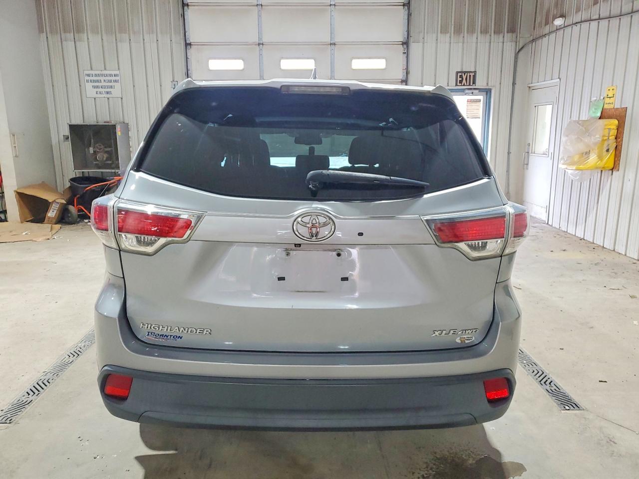 2015 Toyota Highlander Xle Серебряный vin: 5TDJKRFH7FS072061