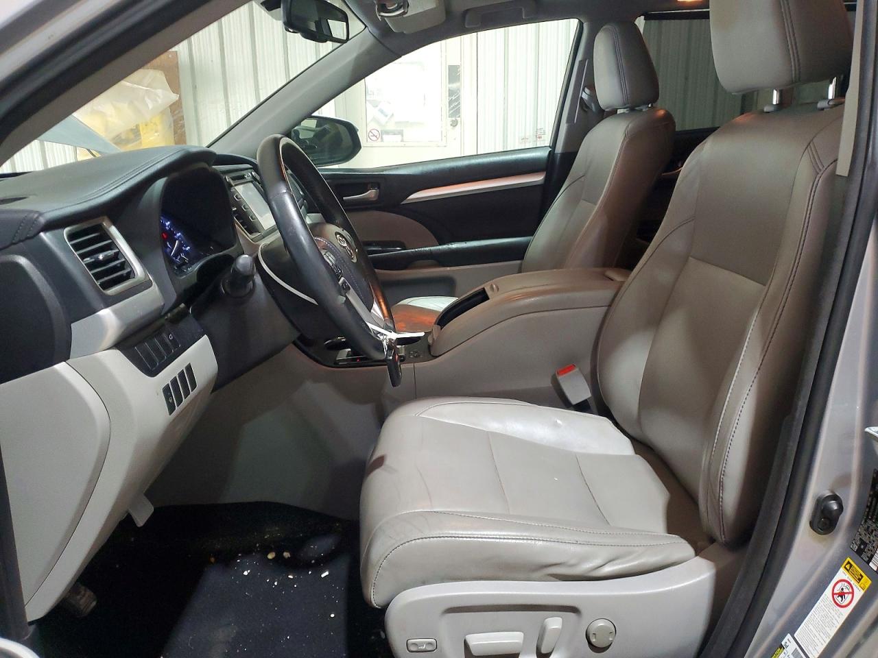 2015 Toyota Highlander Xle Серебряный vin: 5TDJKRFH7FS072061