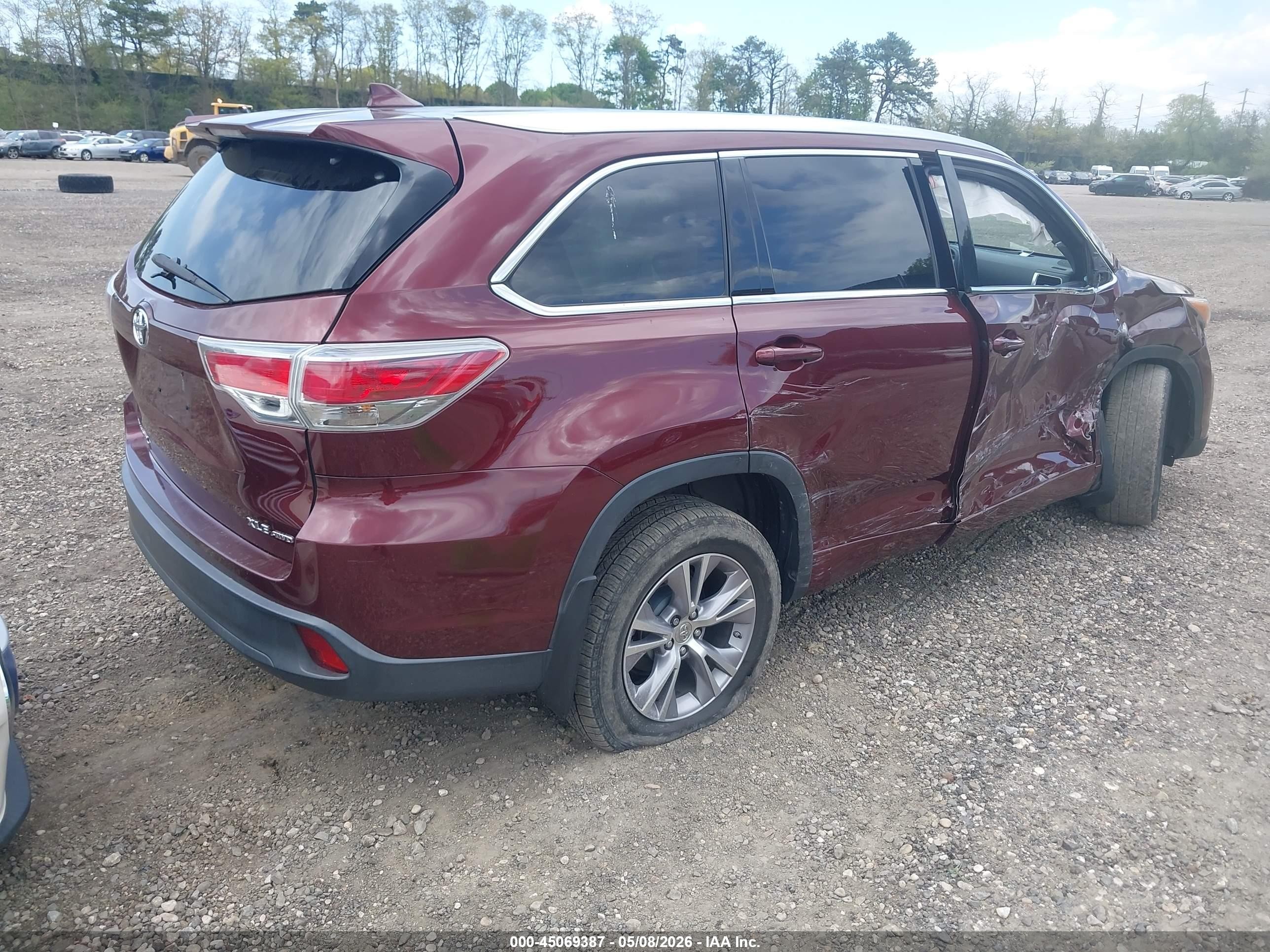 2015 Toyota Highlander Xle V6 Red vin: 5TDJKRFH7FS081391