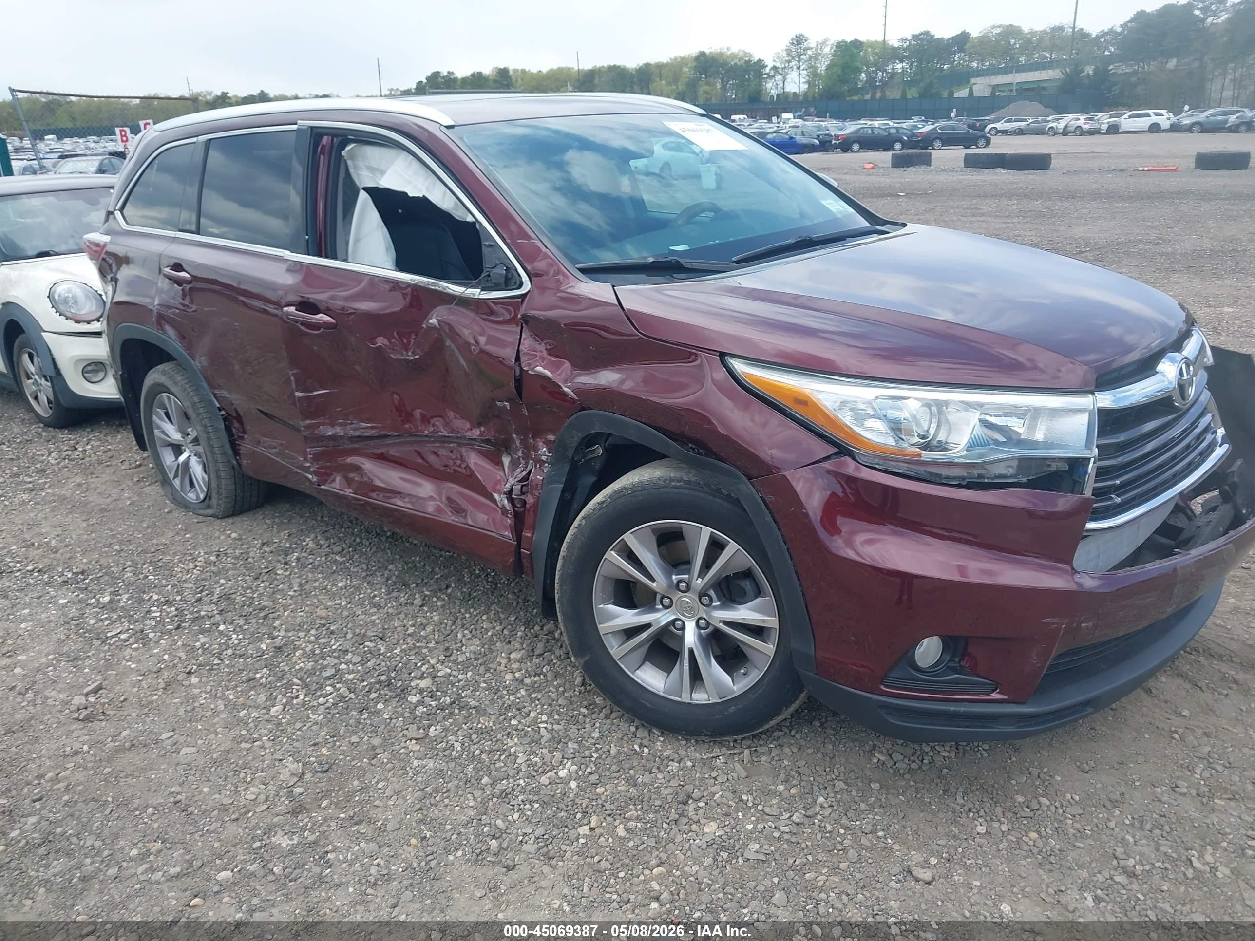 2015 Toyota Highlander Xle V6 Red vin: 5TDJKRFH7FS081391