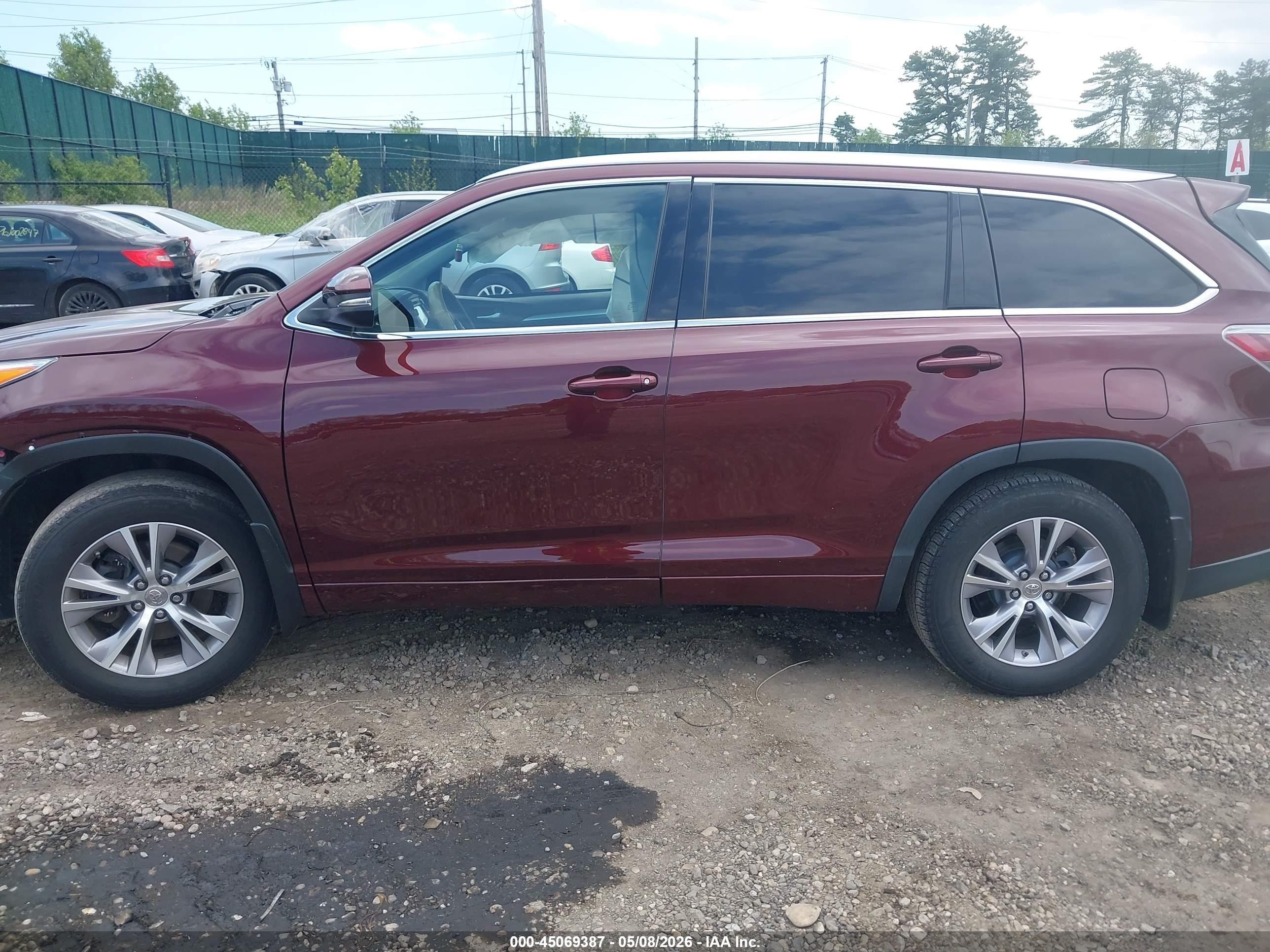 2015 Toyota Highlander Xle V6 Red vin: 5TDJKRFH7FS081391