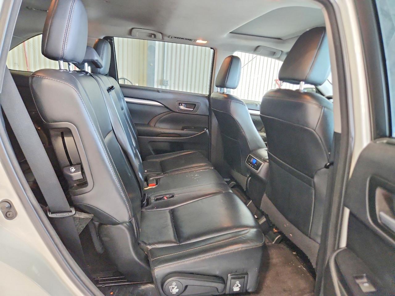 2015 Toyota Highlander Xle White vin: 5TDJKRFH7FS104653