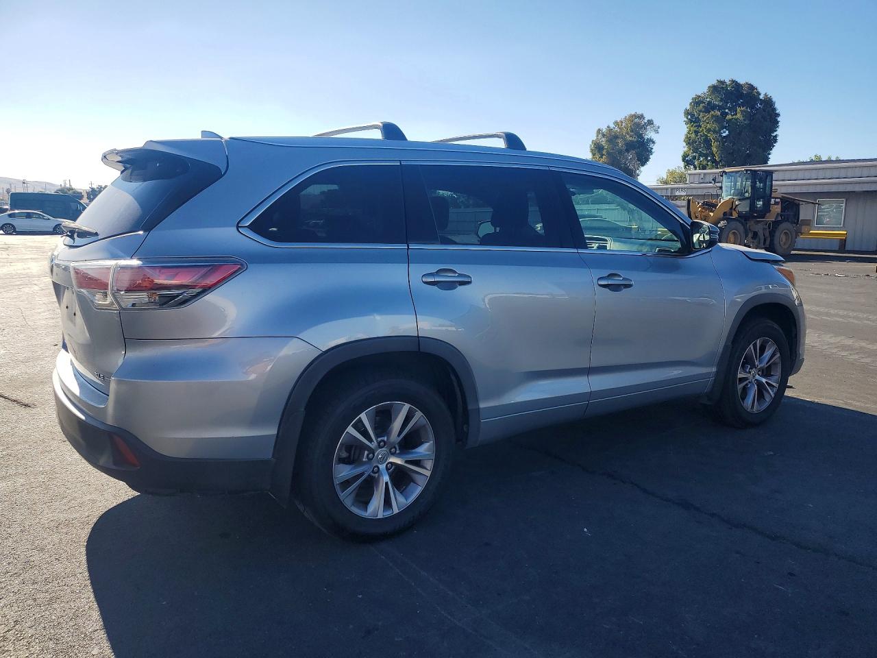 2015 Toyota Highlander Xle Серебряный vin: 5TDJKRFH7FS113417