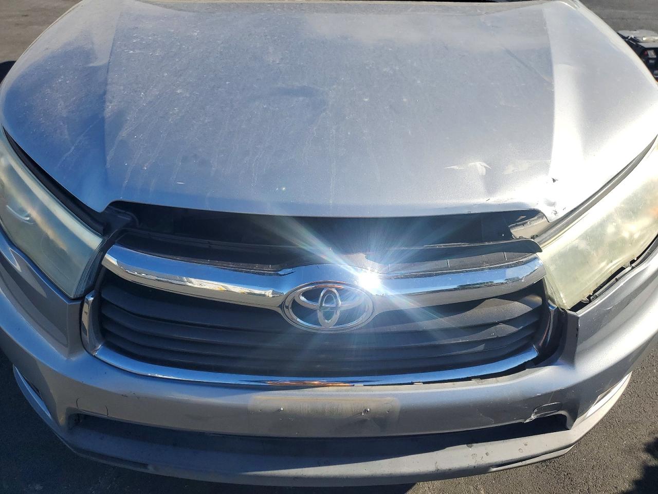 2015 Toyota Highlander Xle Серебряный vin: 5TDJKRFH7FS113417