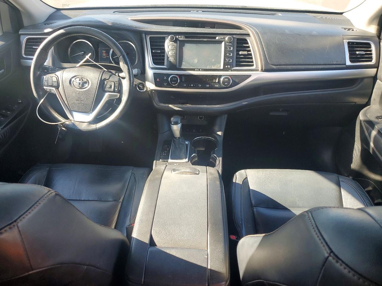 2015 Toyota Highlander Xle Серебряный vin: 5TDJKRFH7FS113417
