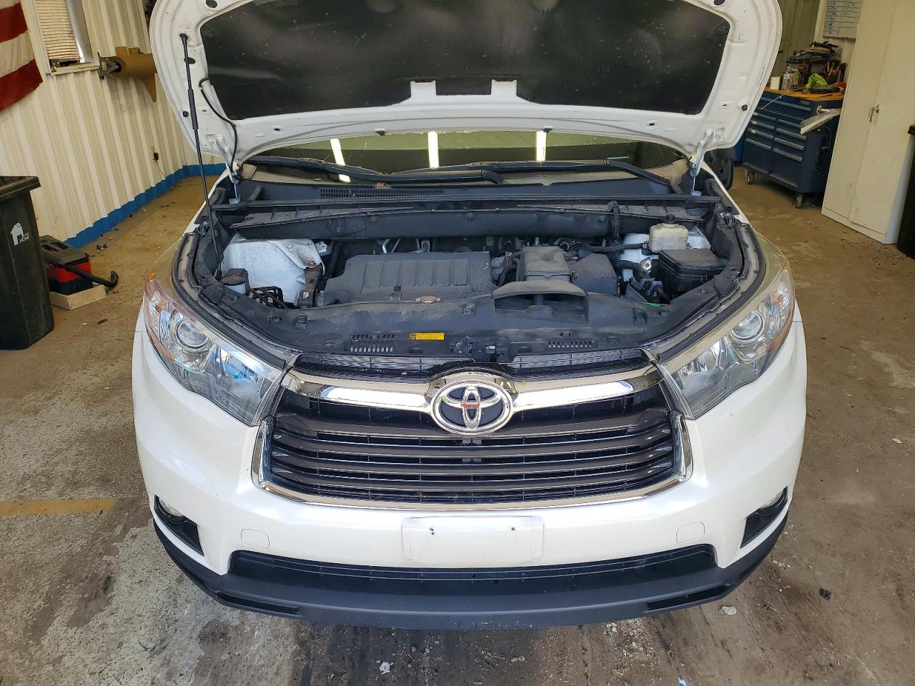 2015 Toyota Highlander Xle White vin: 5TDJKRFH7FS132081