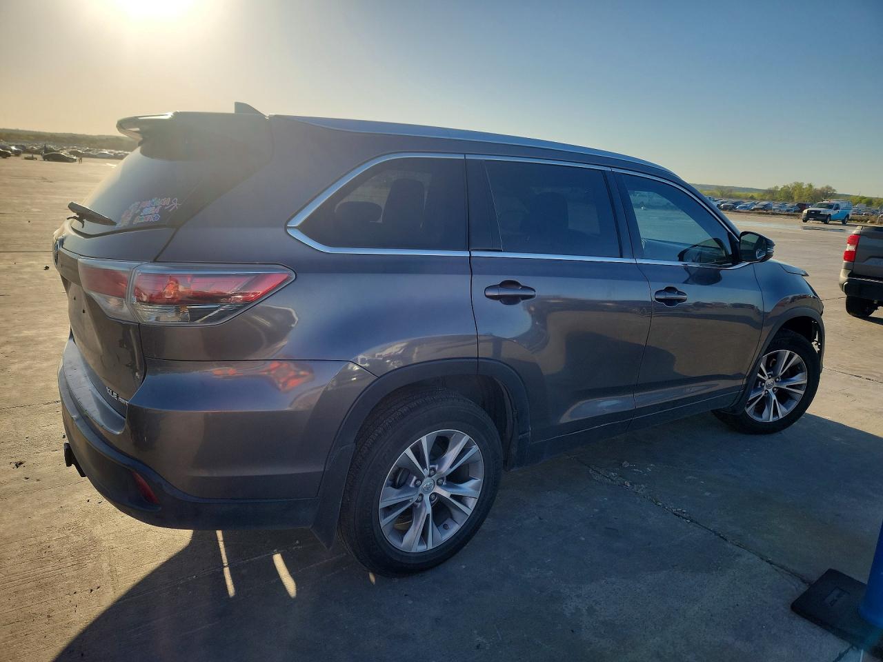 2015 Toyota Highlander Xle Серый vin: 5TDJKRFH7FS141119