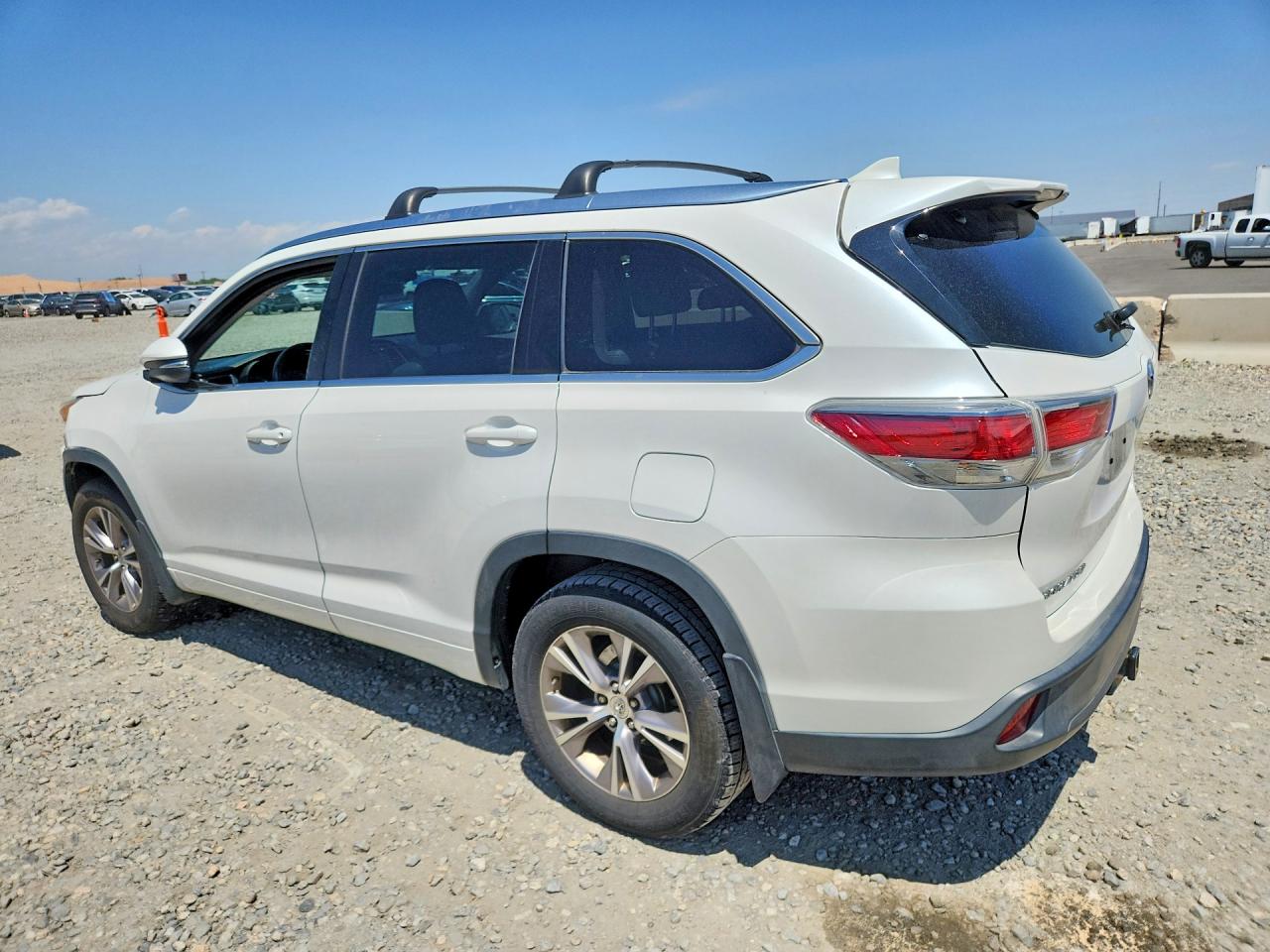 2015 Toyota Highlander Xle White vin: 5TDJKRFH7FS142139