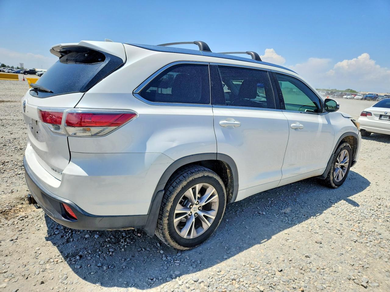 2015 Toyota Highlander Xle White vin: 5TDJKRFH7FS142139