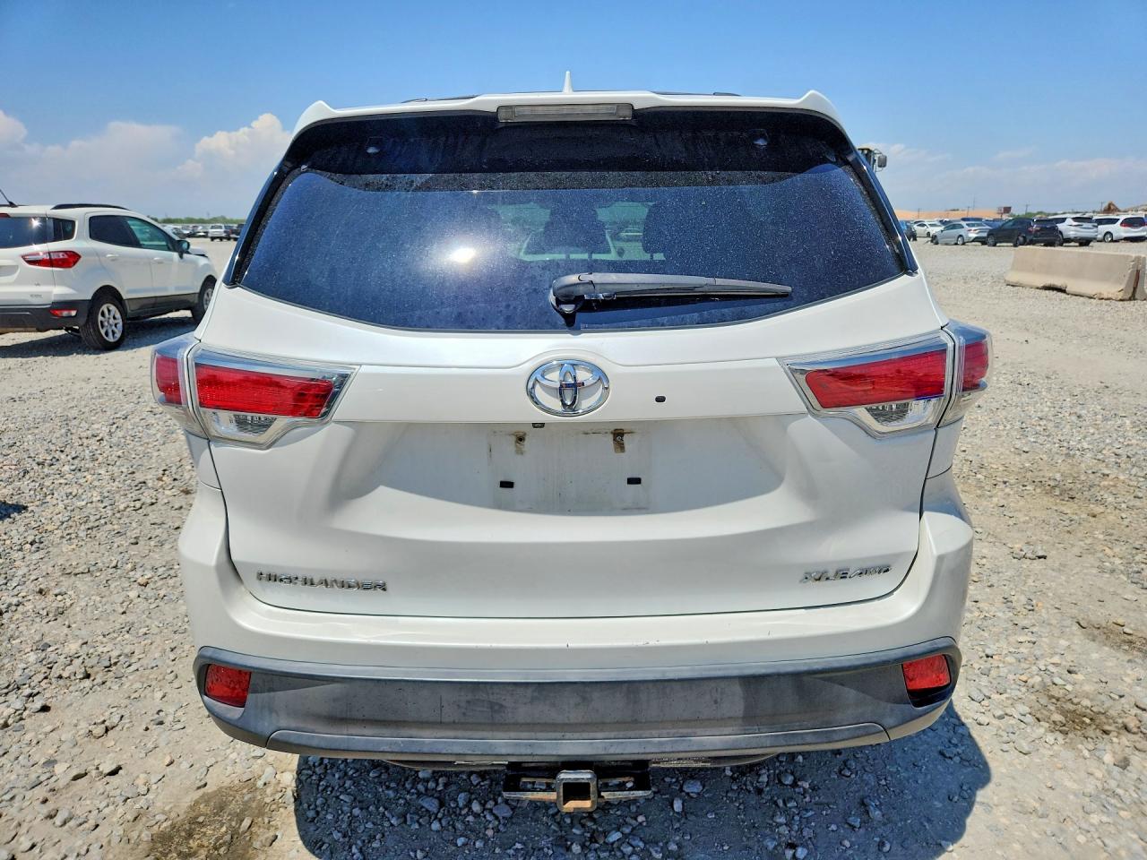 2015 Toyota Highlander Xle White vin: 5TDJKRFH7FS142139