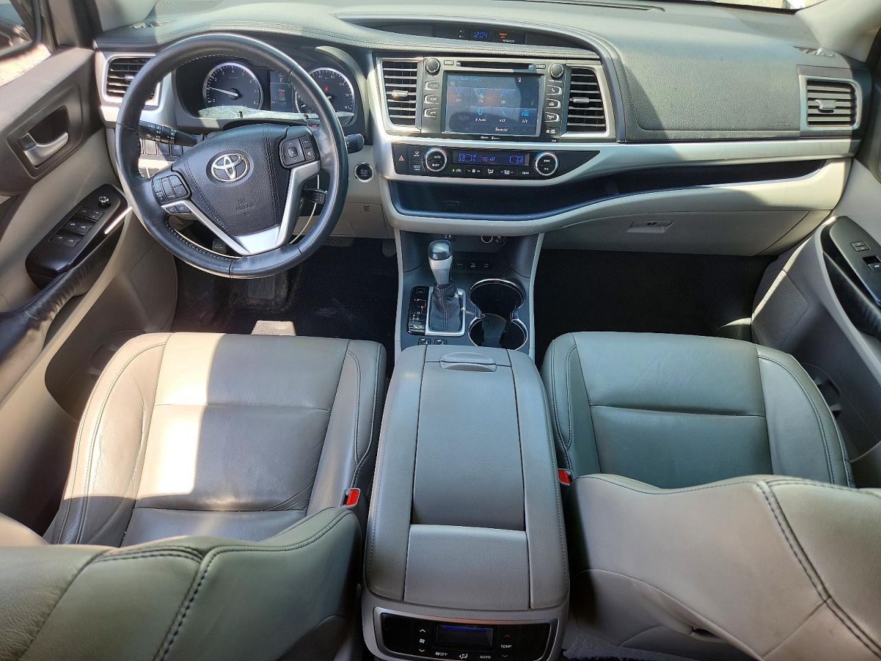 2015 Toyota Highlander Xle White vin: 5TDJKRFH7FS142139