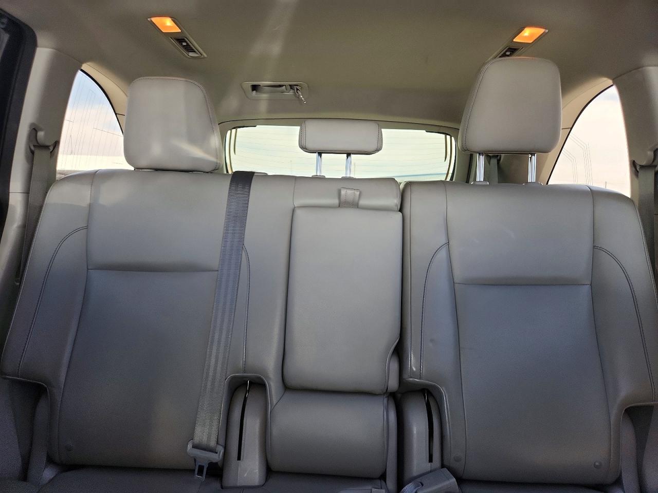 2015 Toyota Highlander Xle White vin: 5TDJKRFH7FS142139
