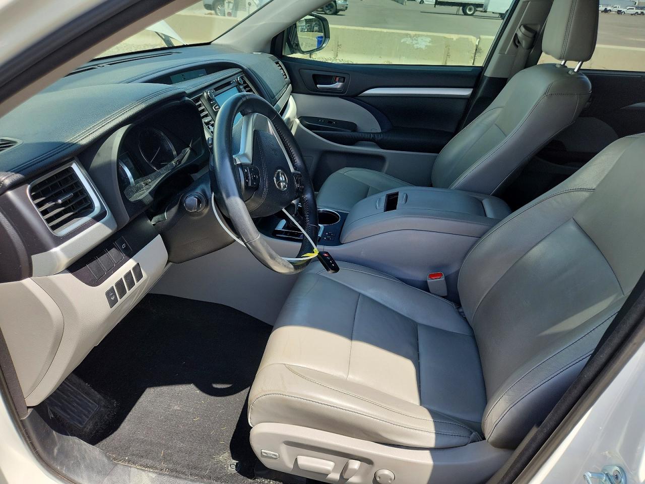 2015 Toyota Highlander Xle White vin: 5TDJKRFH7FS142139