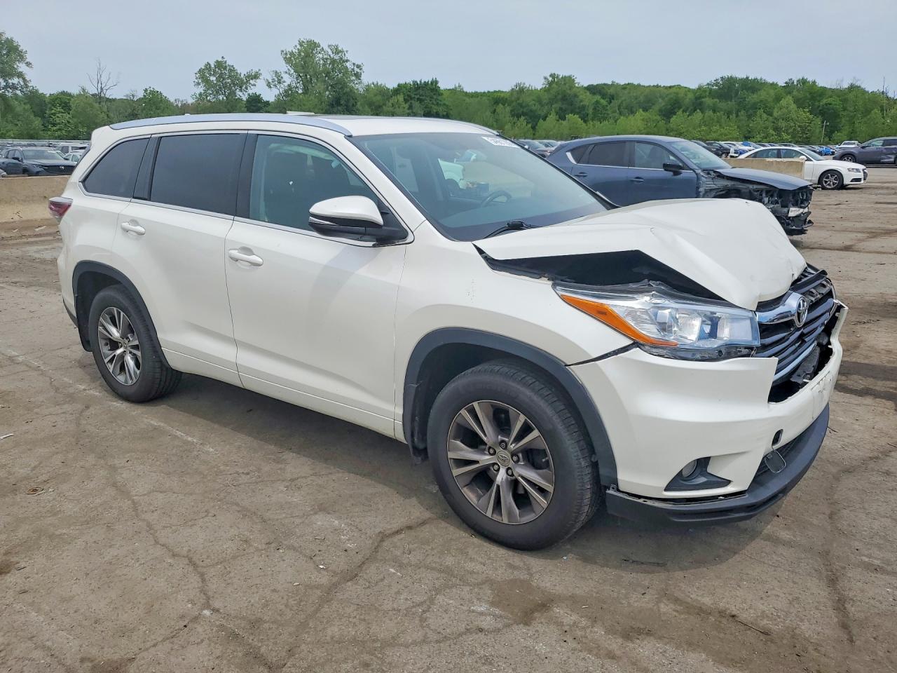 2015 Toyota Highlander Xle White vin: 5TDJKRFH7FS143842