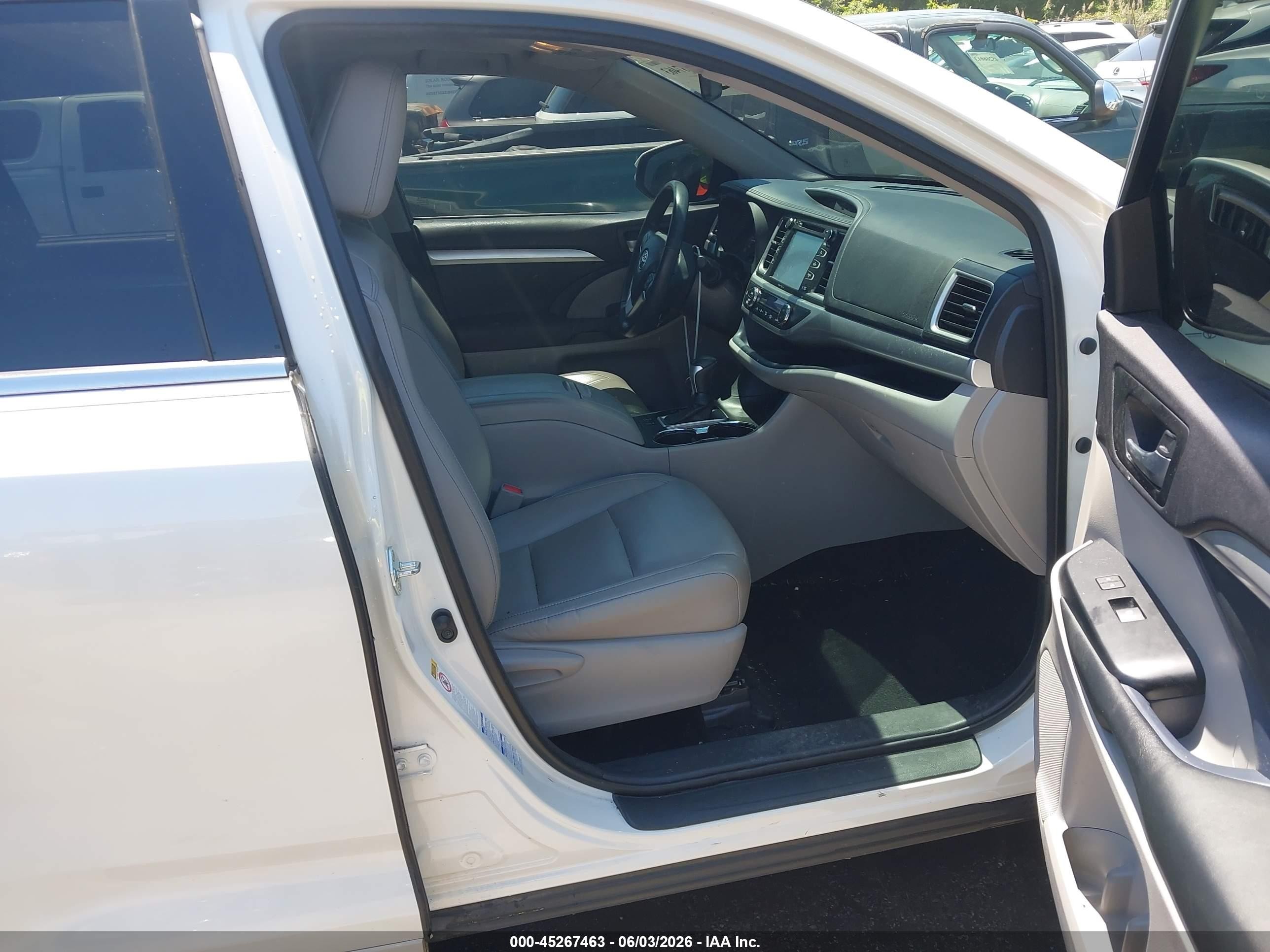 2015 Toyota Highlander Xle V6 White vin: 5TDJKRFH7FS169552