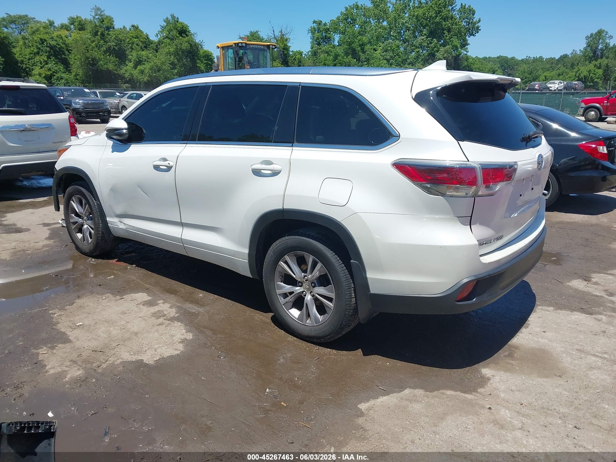 2015 Toyota Highlander Xle V6 White vin: 5TDJKRFH7FS169552