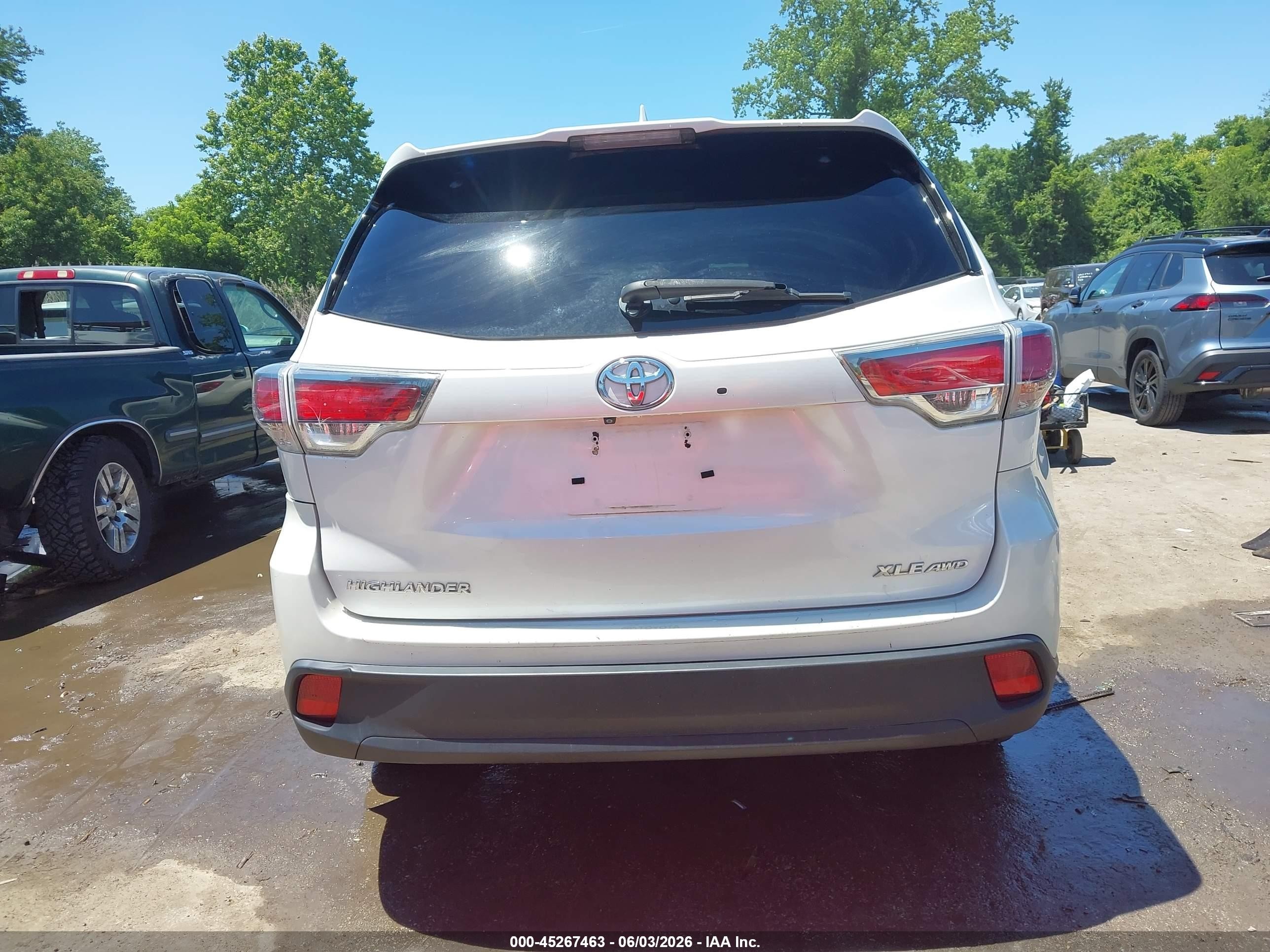 2015 Toyota Highlander Xle V6 White vin: 5TDJKRFH7FS169552